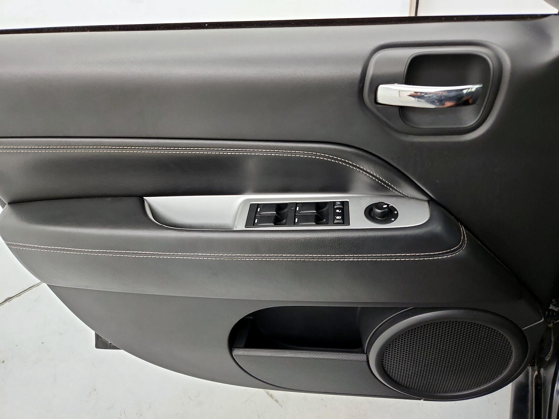 Thumbnail: 2017 Jeep Compass - 12