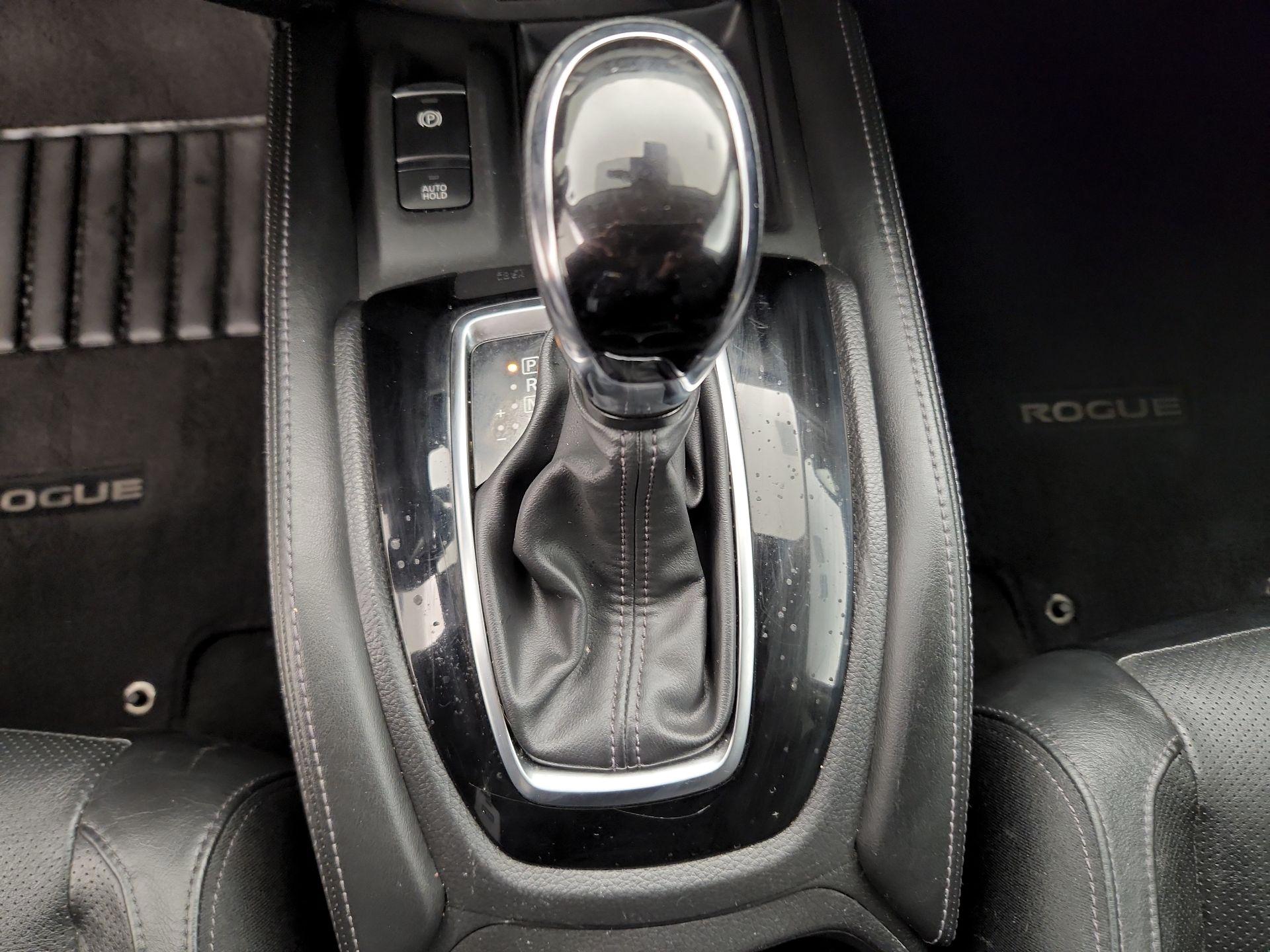 Thumbnail: 2018 Nissan Rogue - 18