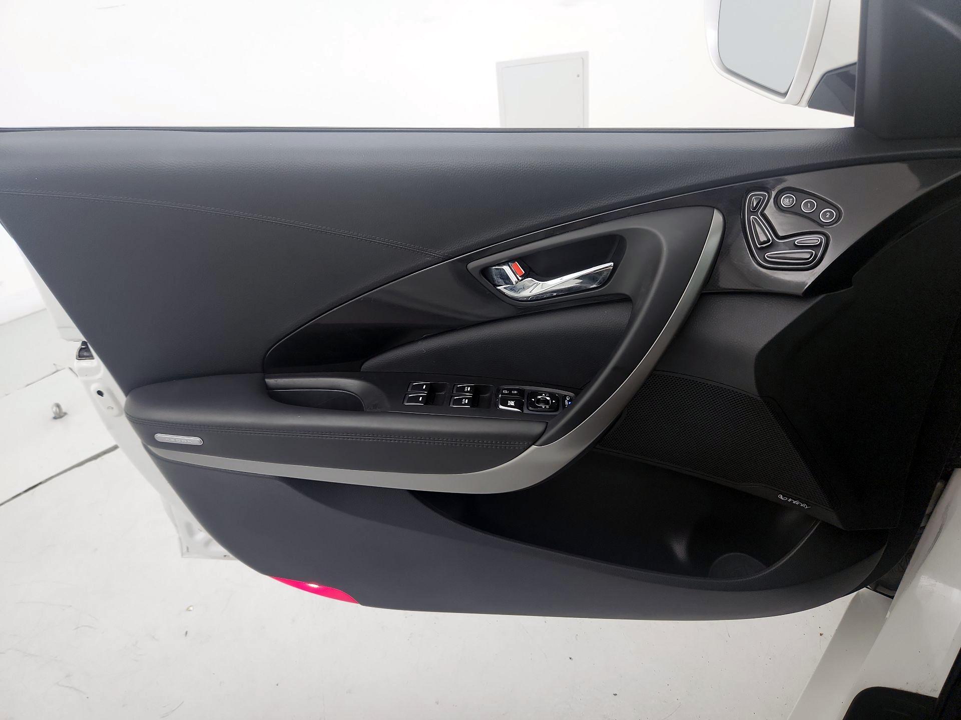 Thumbnail: 2016 Hyundai Azera - 12