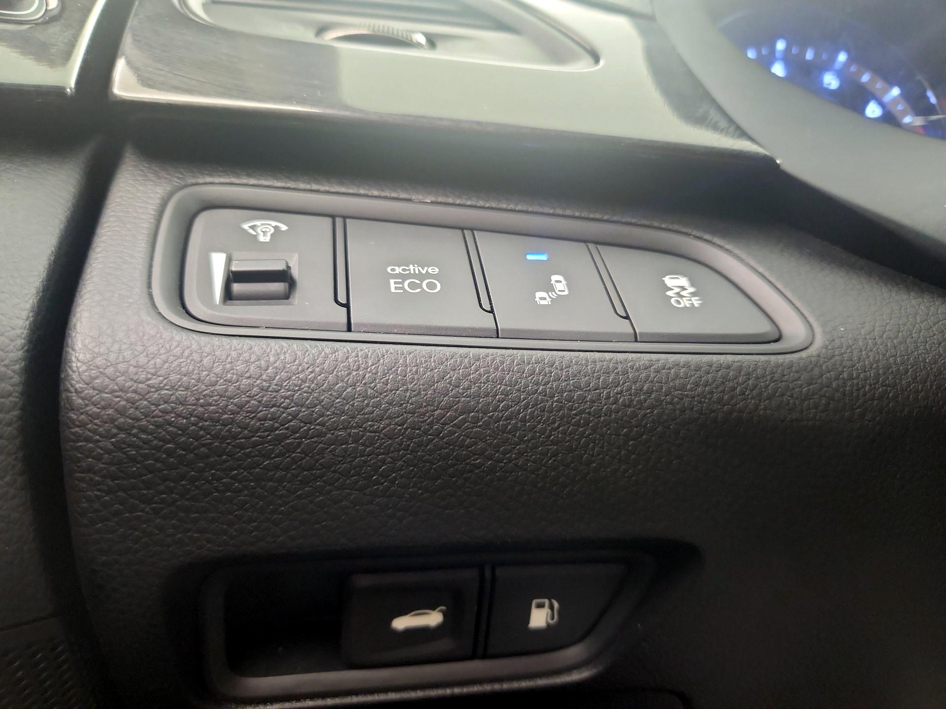 Thumbnail: 2016 Hyundai Azera - 13