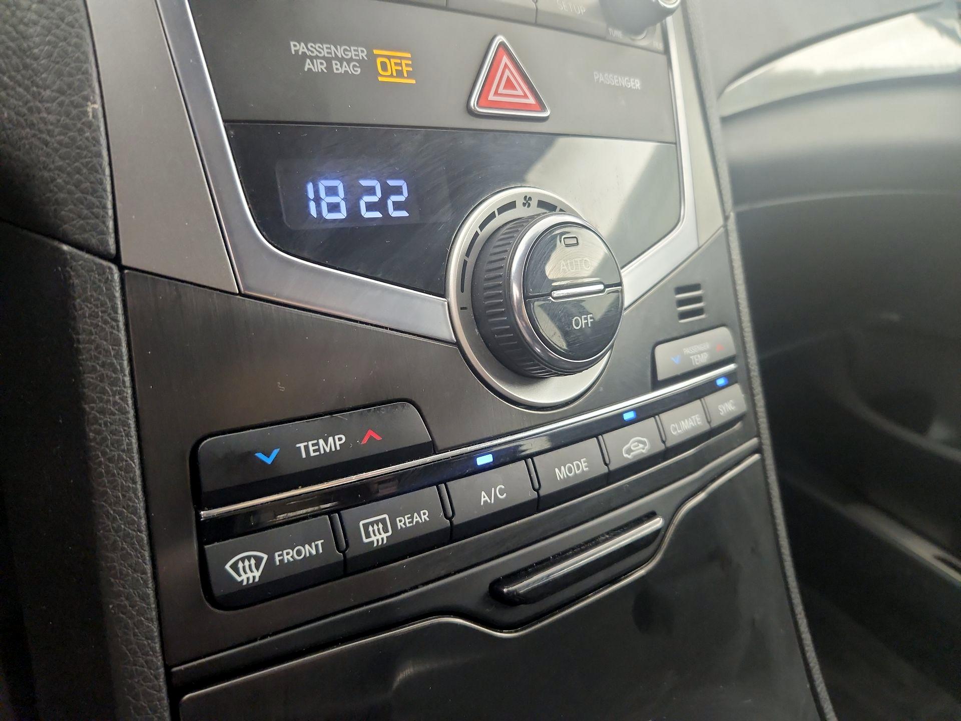 Thumbnail: 2016 Hyundai Azera - 17