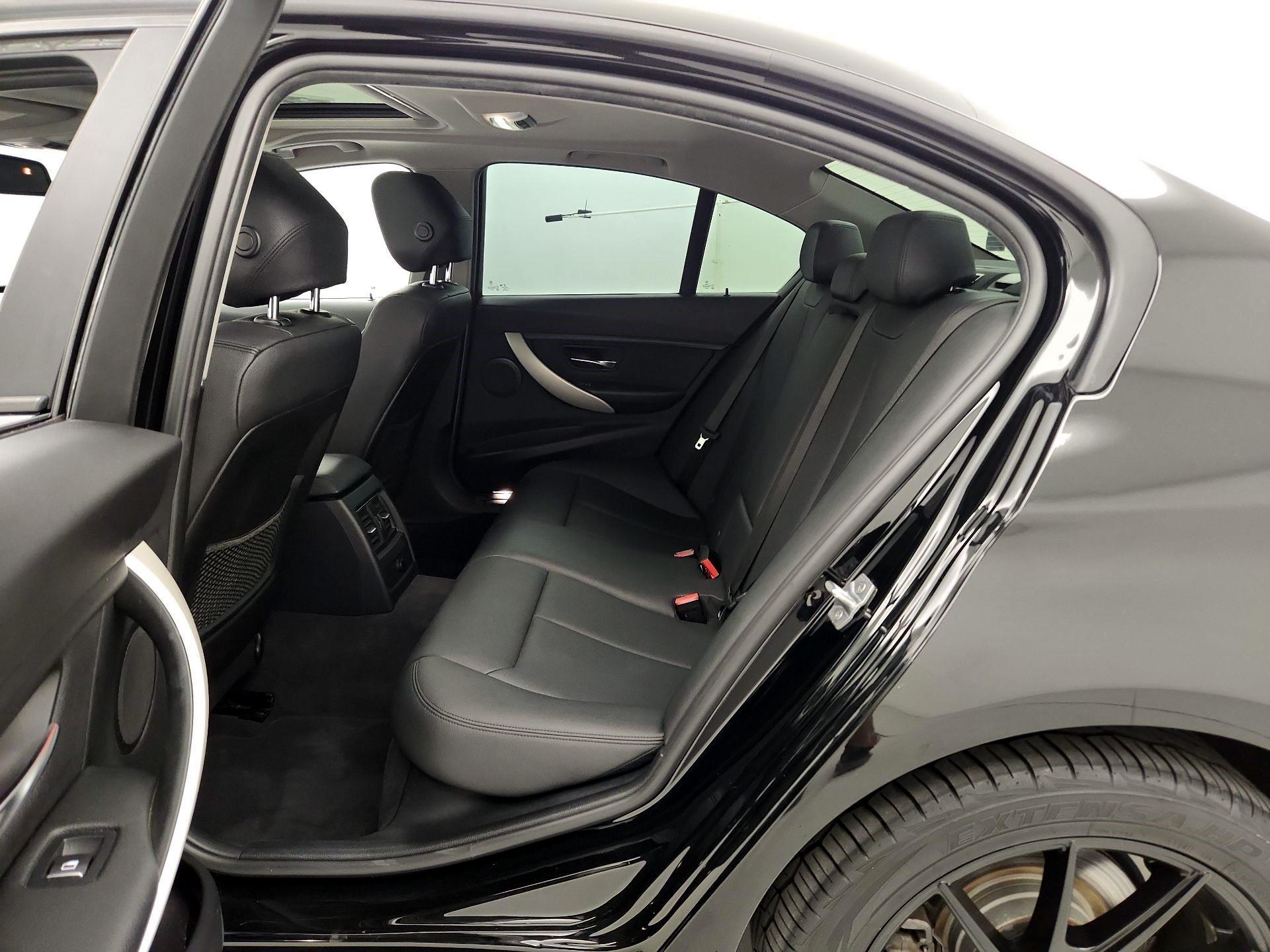 Thumbnail: 2018 BMW 3 Series - 20