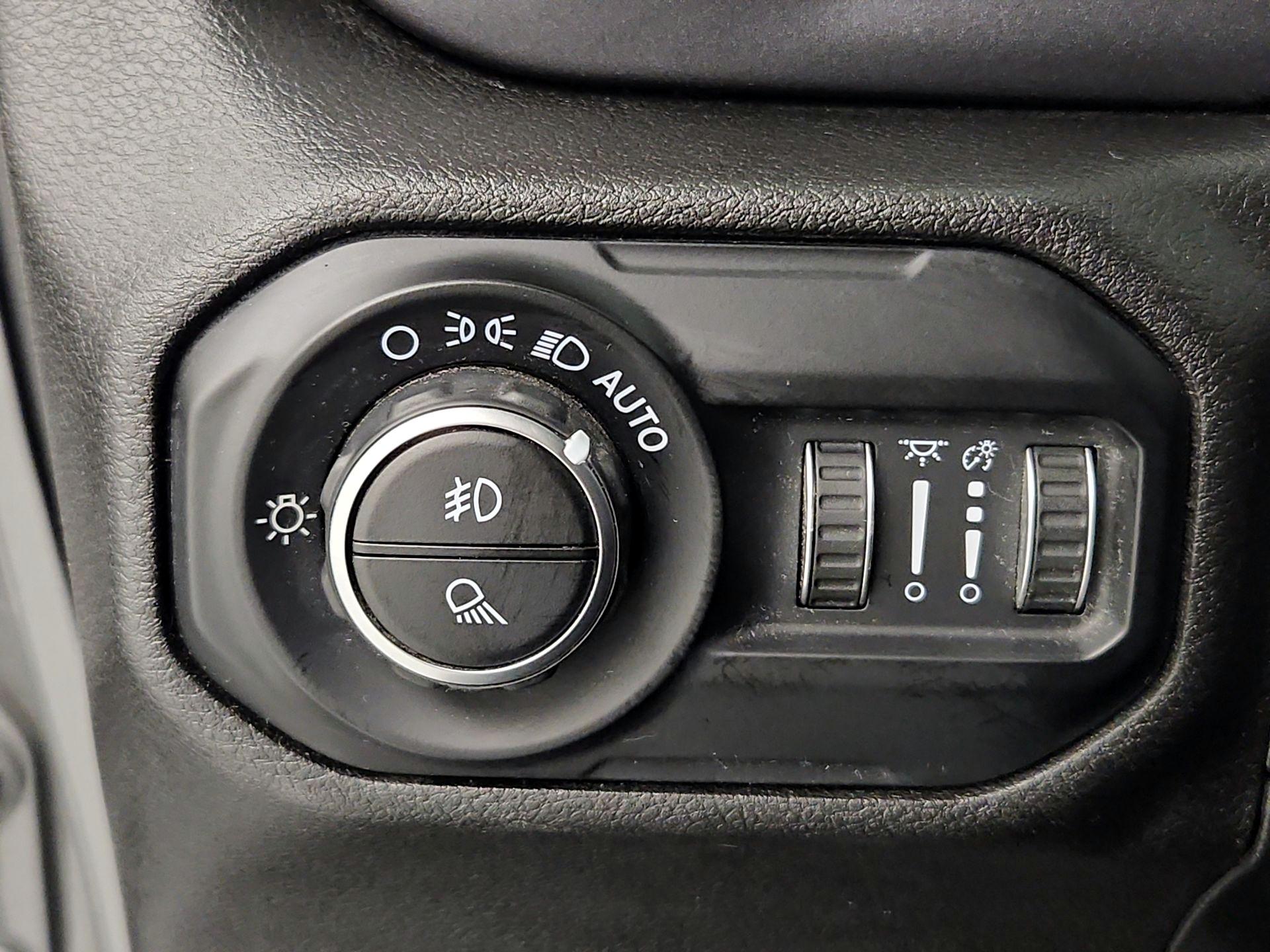 Thumbnail: 2020 Jeep Gladiator - 13