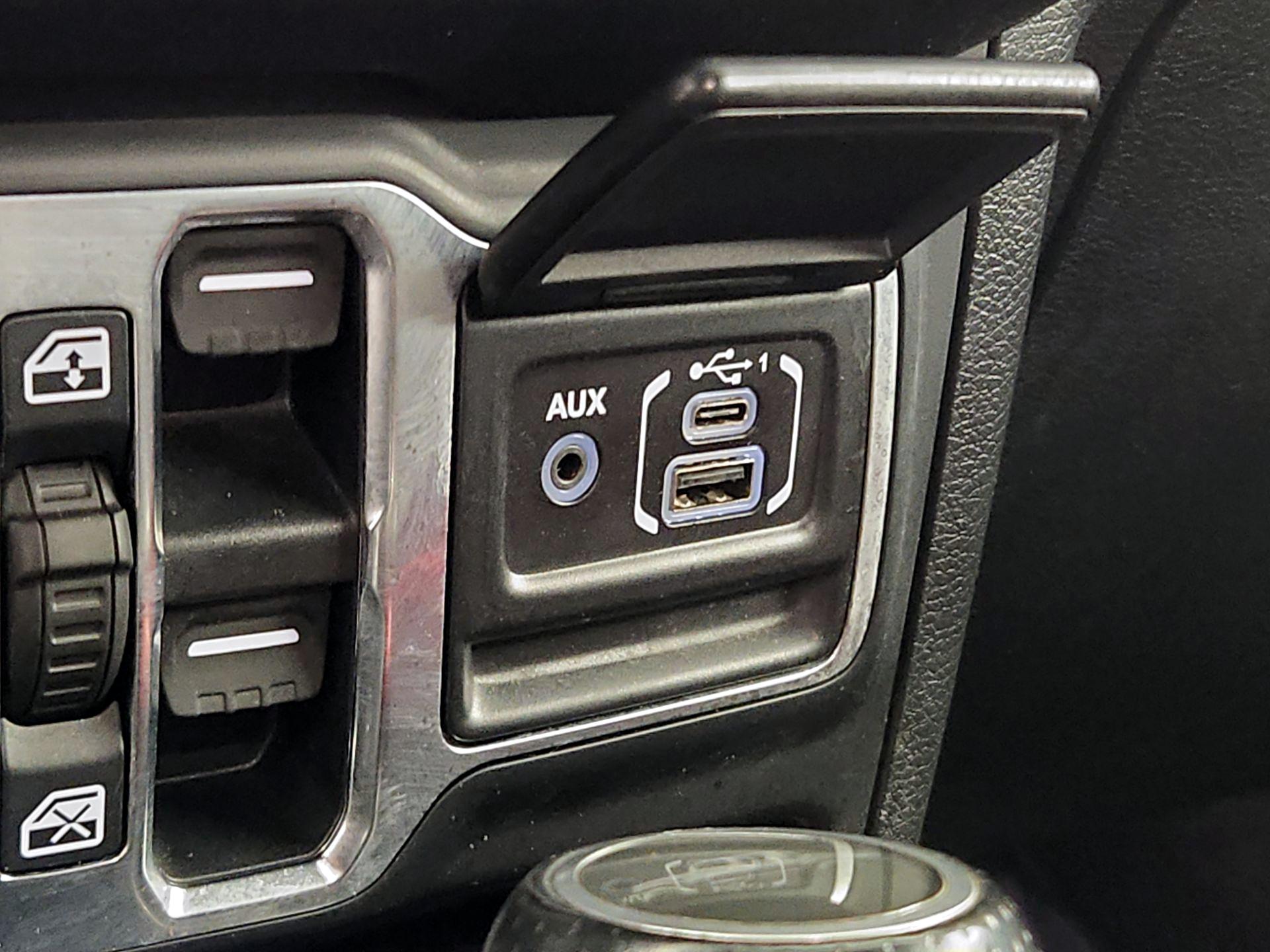 Thumbnail: 2020 Jeep Gladiator - 19