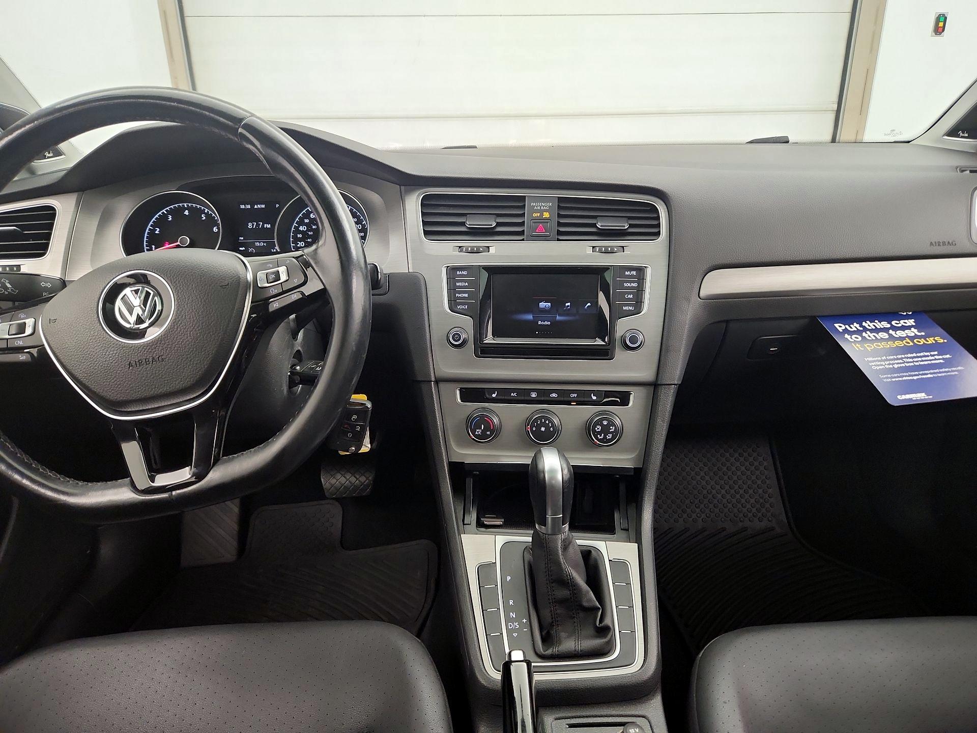 Thumbnail: 2015 Volkswagen Golf - 9