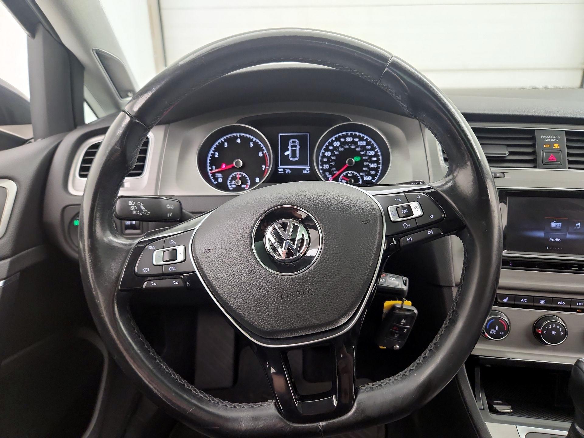 Thumbnail: 2015 Volkswagen Golf - 10