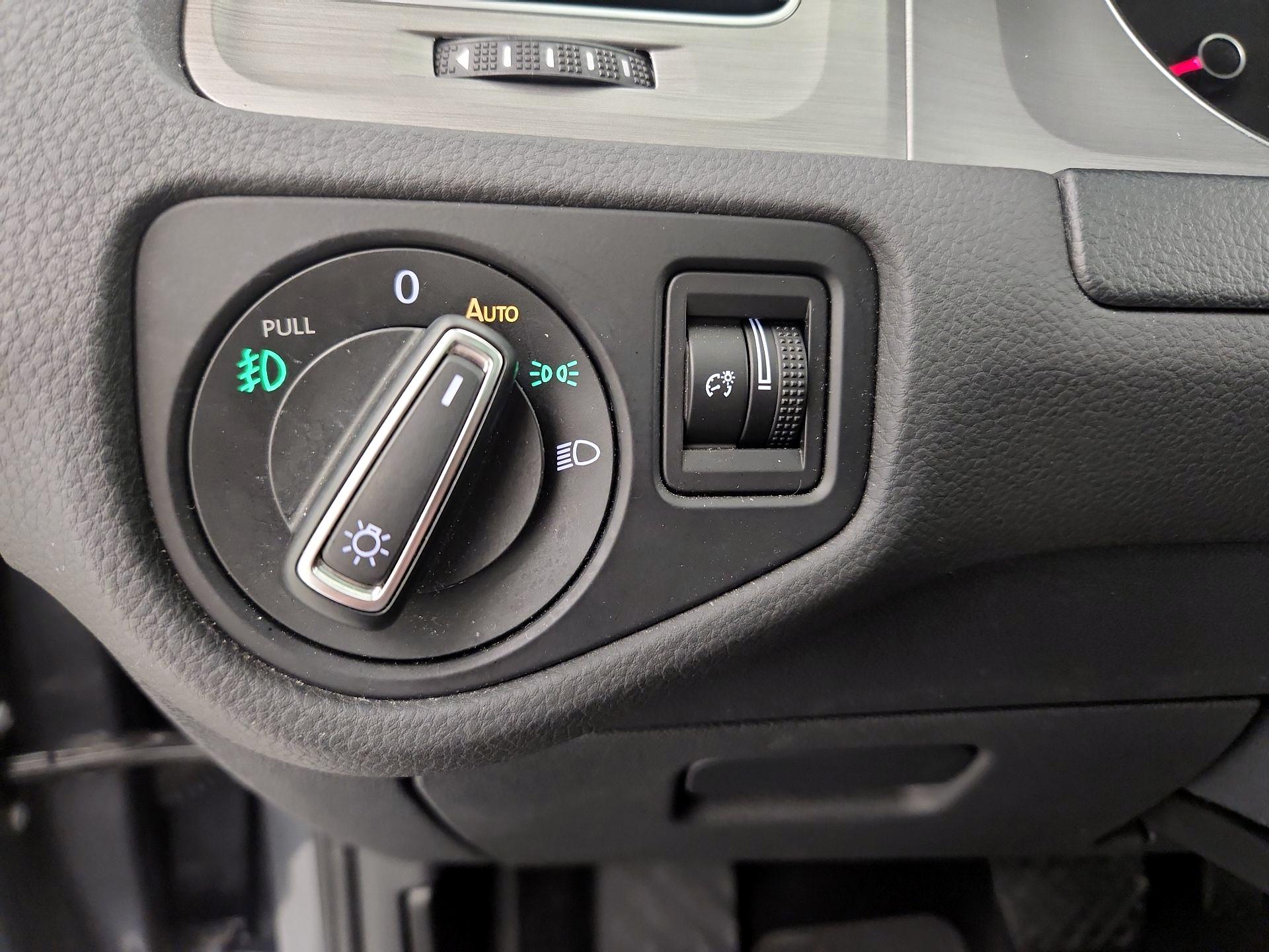 Thumbnail: 2015 Volkswagen Golf - 13