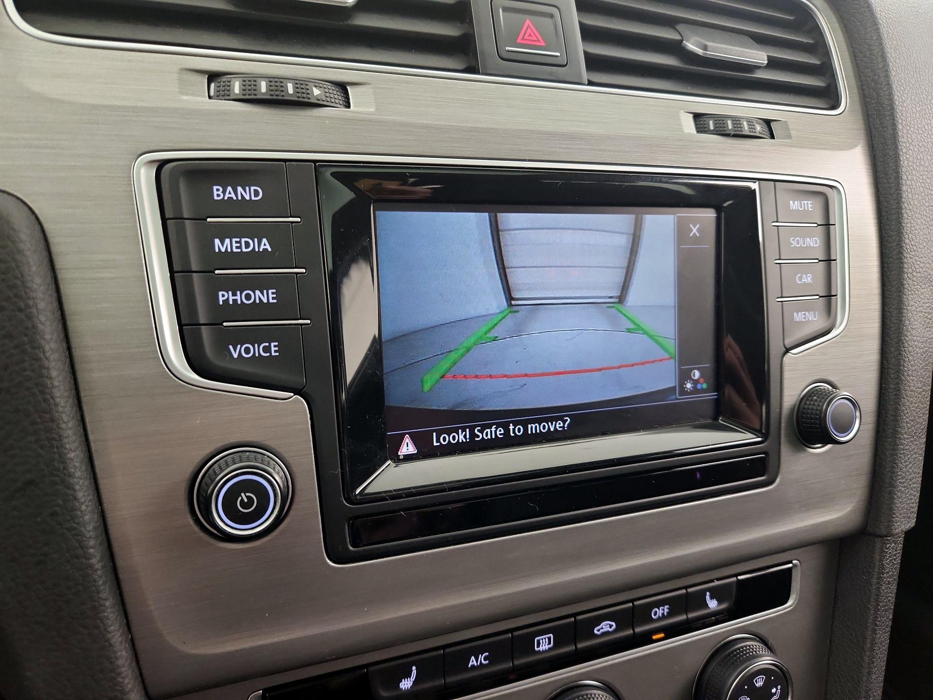 Thumbnail: 2015 Volkswagen Golf - 14