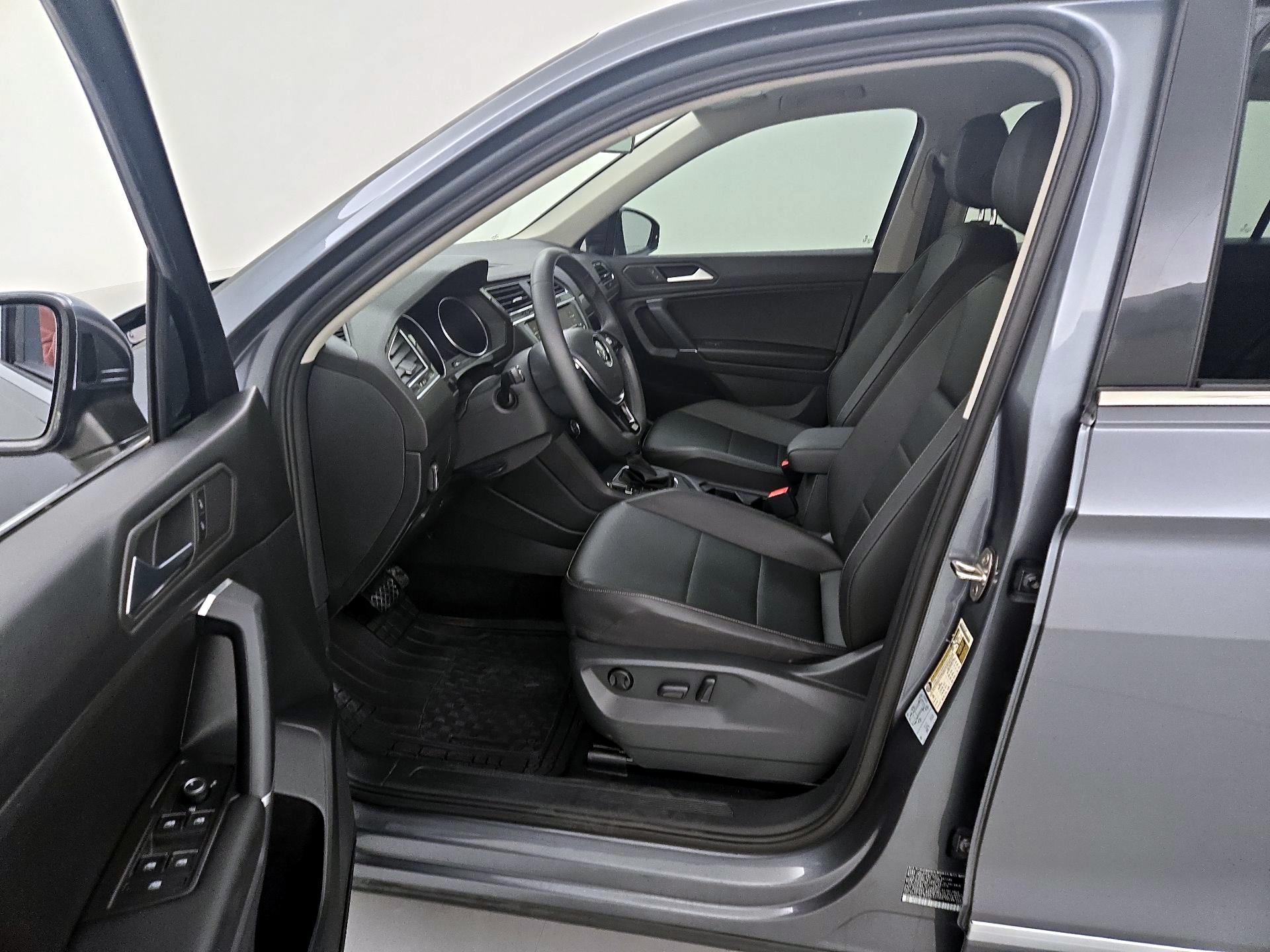 Thumbnail: 2020 Volkswagen Tiguan - 11