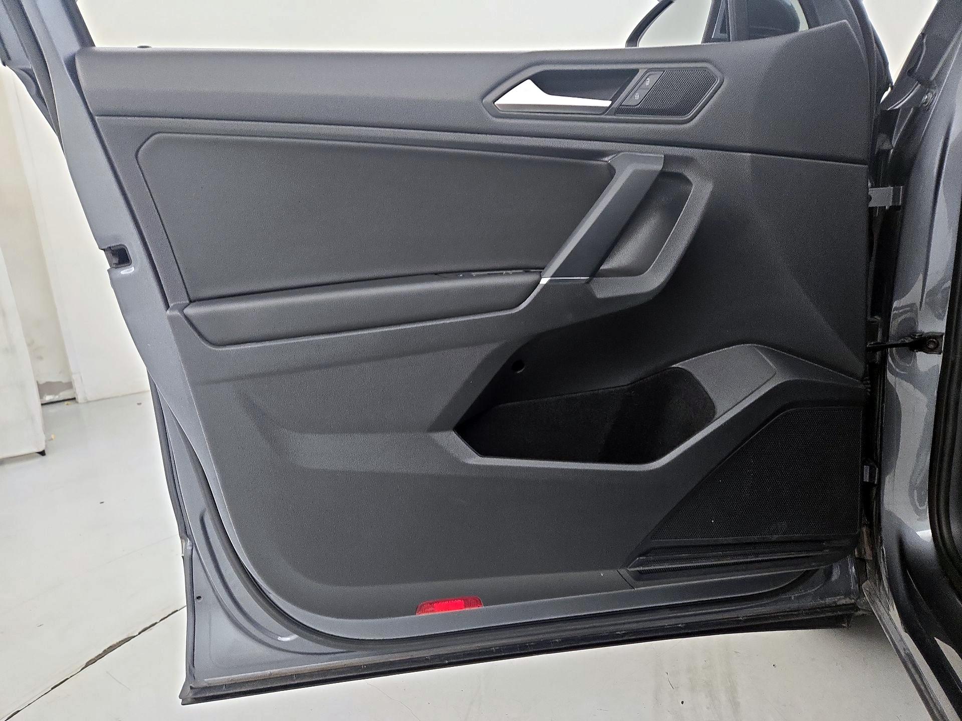 Thumbnail: 2020 Volkswagen Tiguan - 12