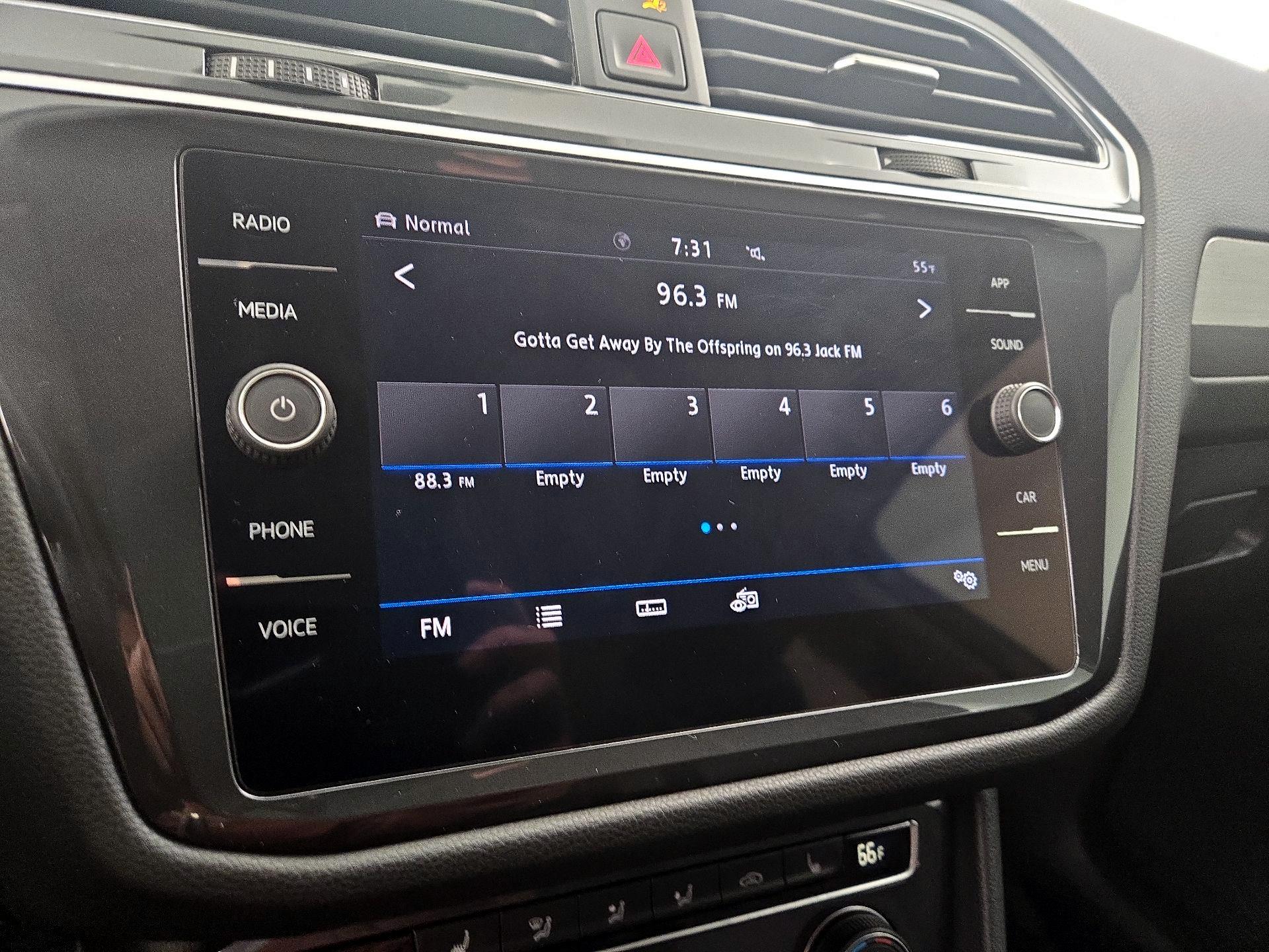 Thumbnail: 2020 Volkswagen Tiguan - 15