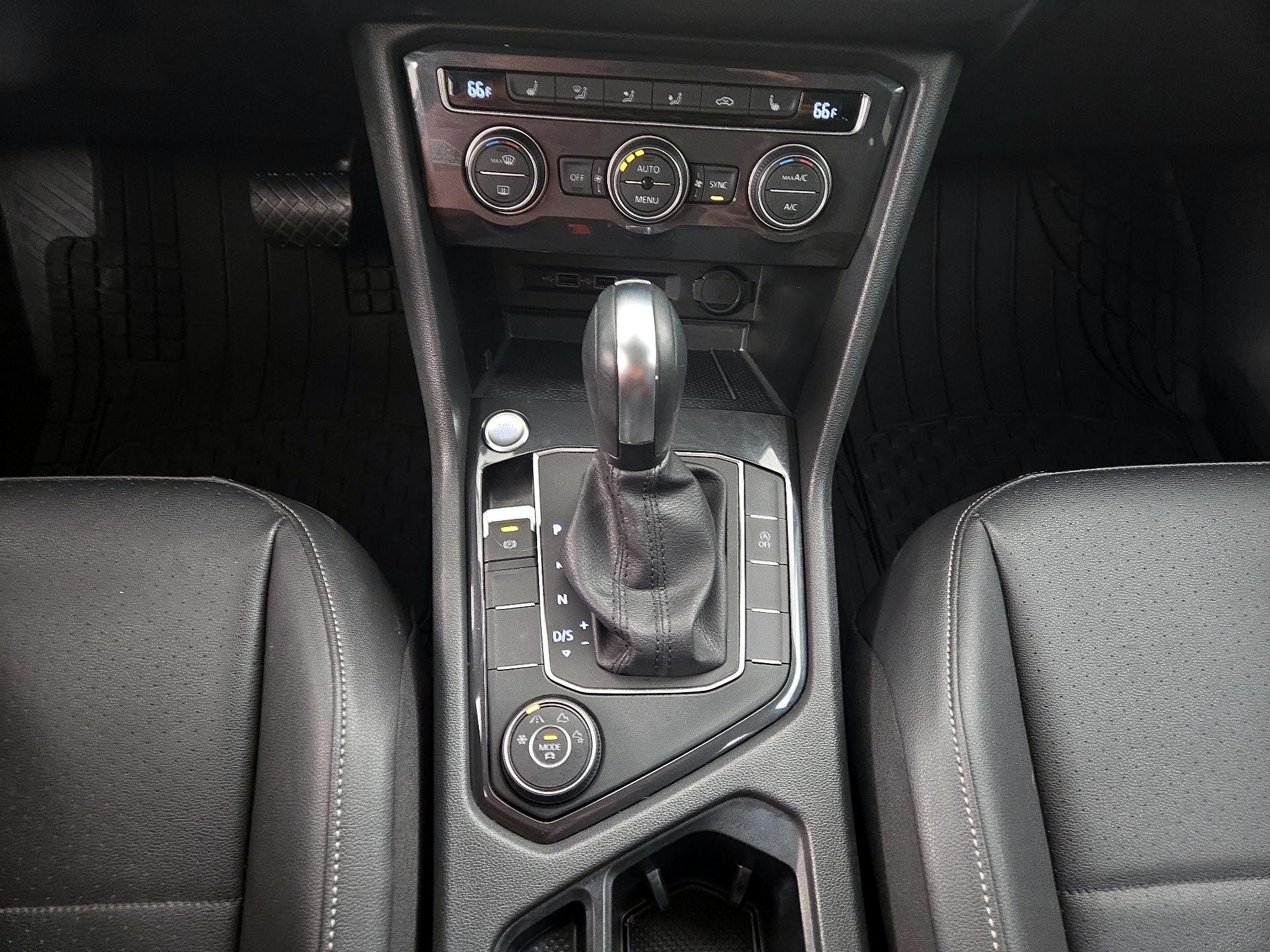 Thumbnail: 2020 Volkswagen Tiguan - 17