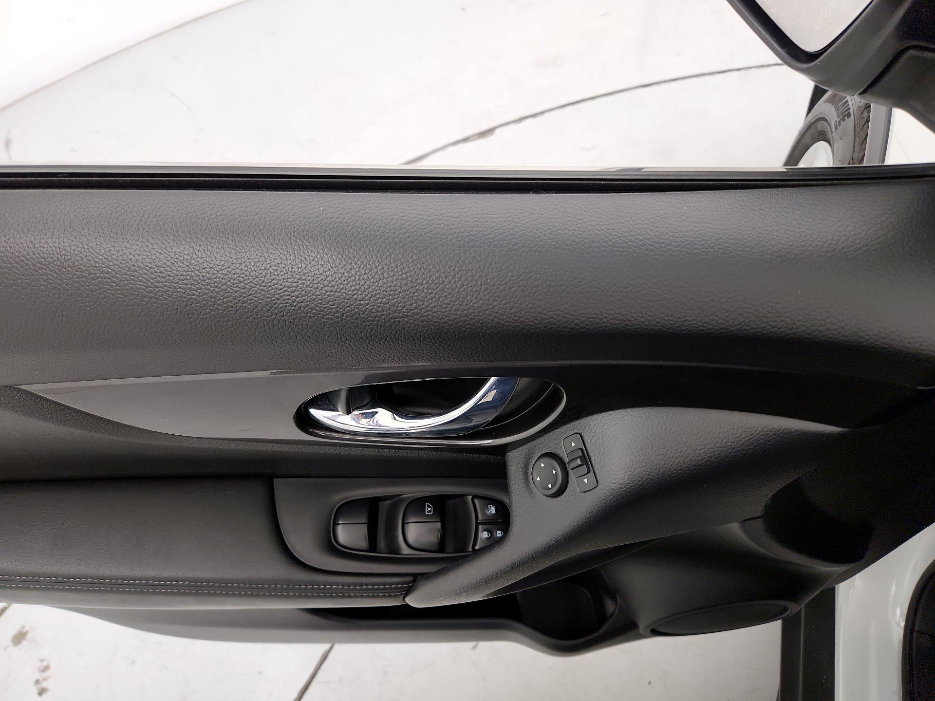 Thumbnail: 2019 Nissan Rogue - 12