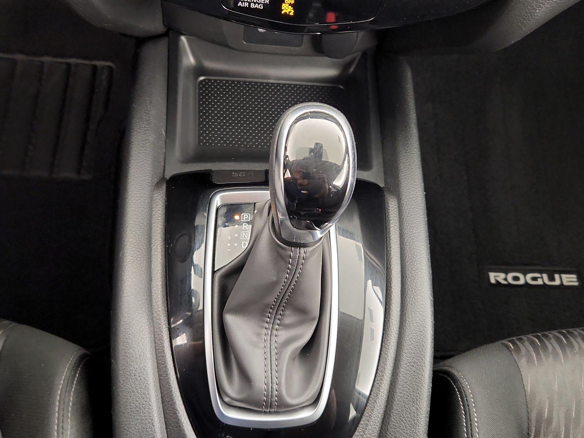 Thumbnail: 2019 Nissan Rogue - 17