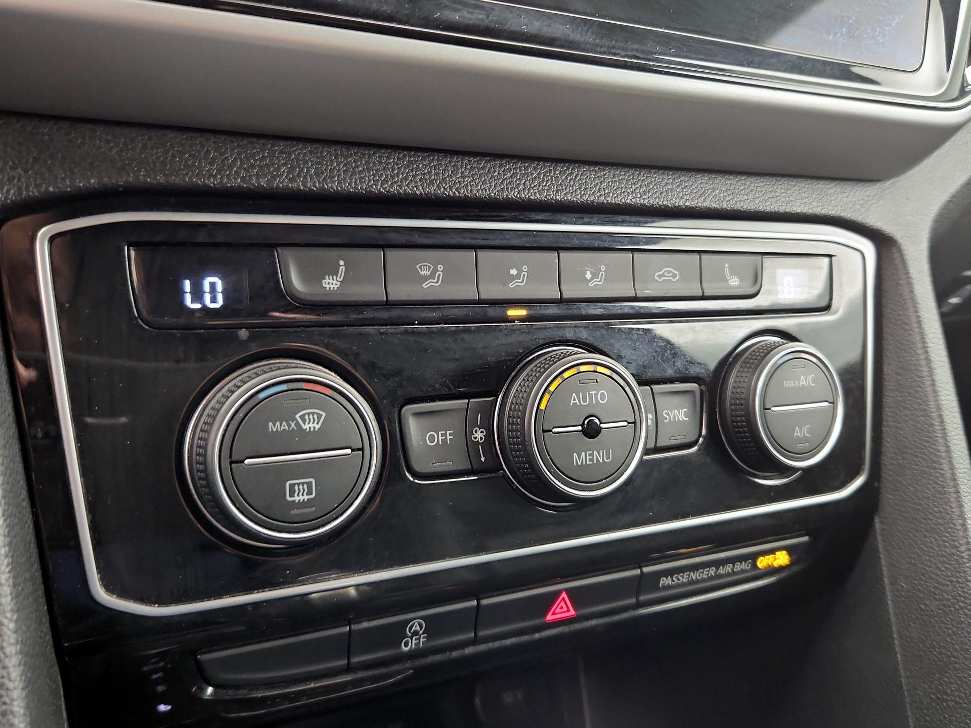 Thumbnail: 2022 Volkswagen Atlas - 16