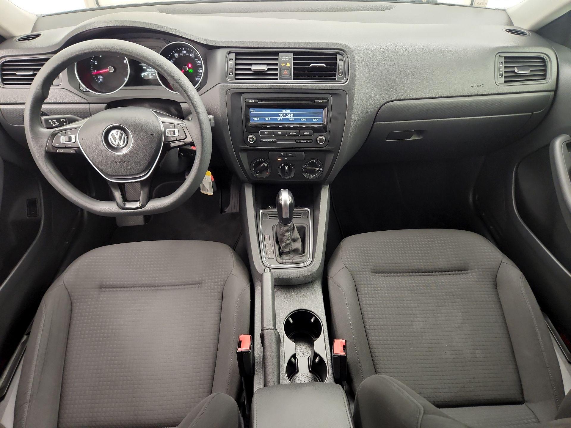 Thumbnail: 2015 Volkswagen Jetta - 9