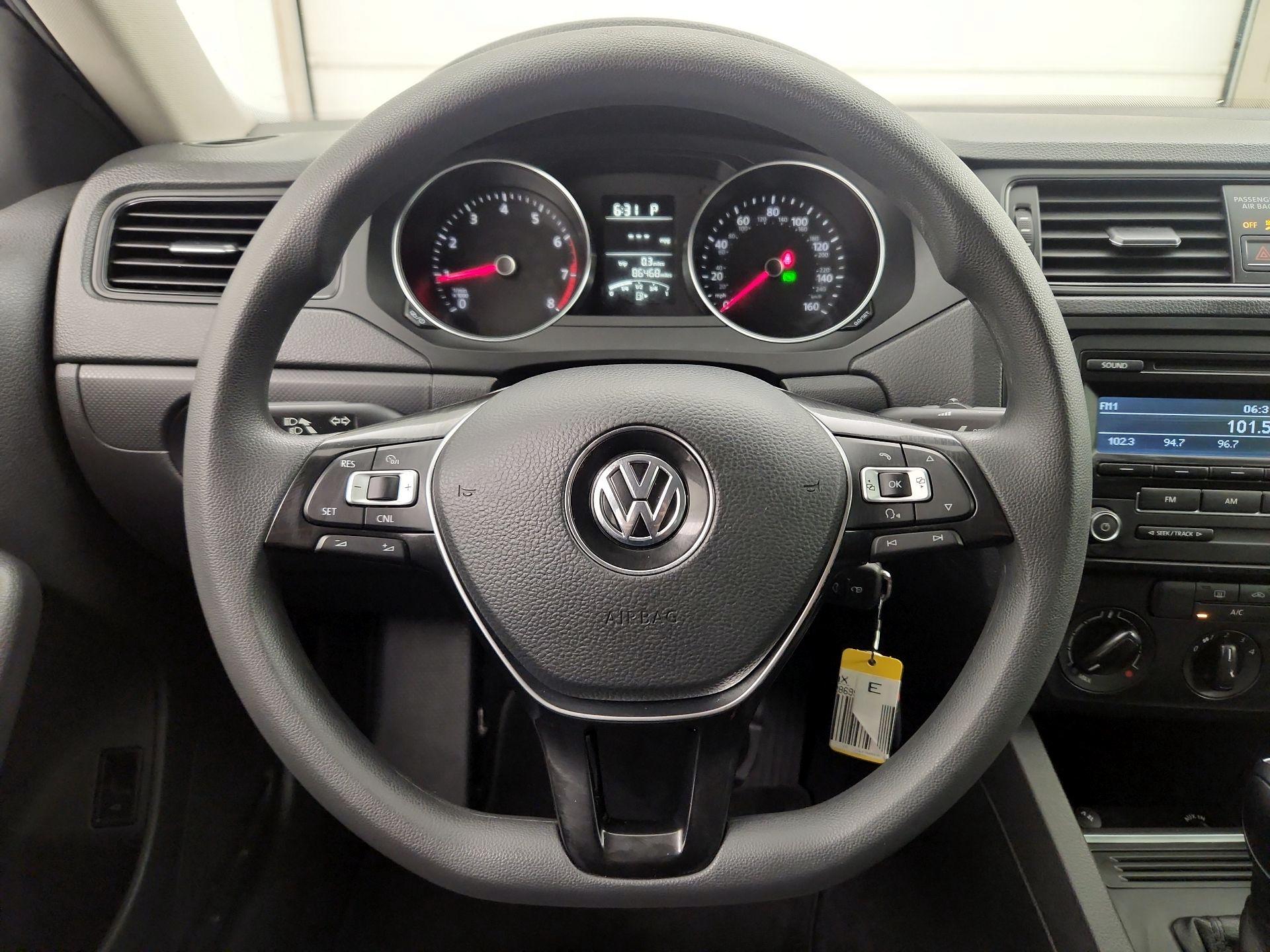 Thumbnail: 2015 Volkswagen Jetta - 10