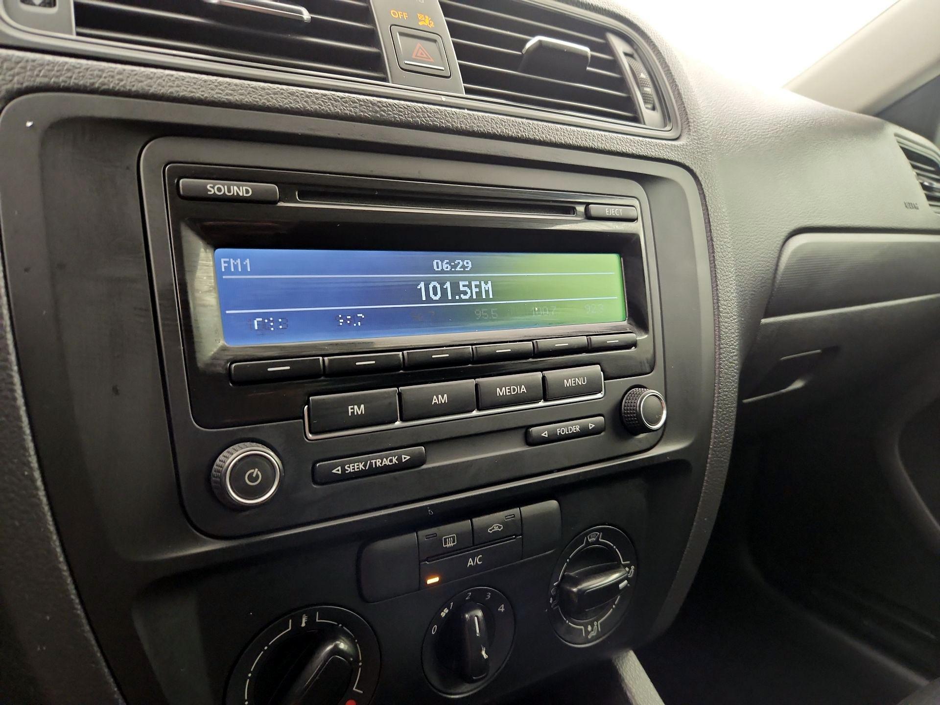 Thumbnail: 2015 Volkswagen Jetta - 14