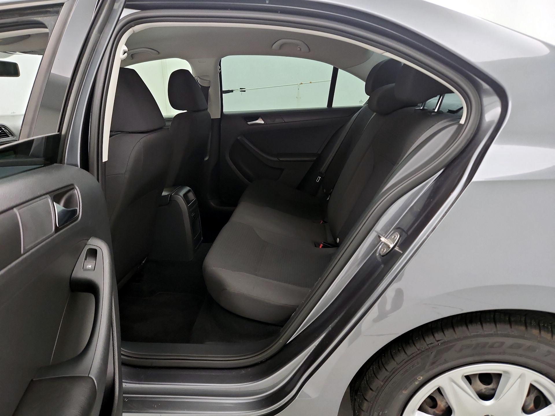 Thumbnail: 2015 Volkswagen Jetta - 18