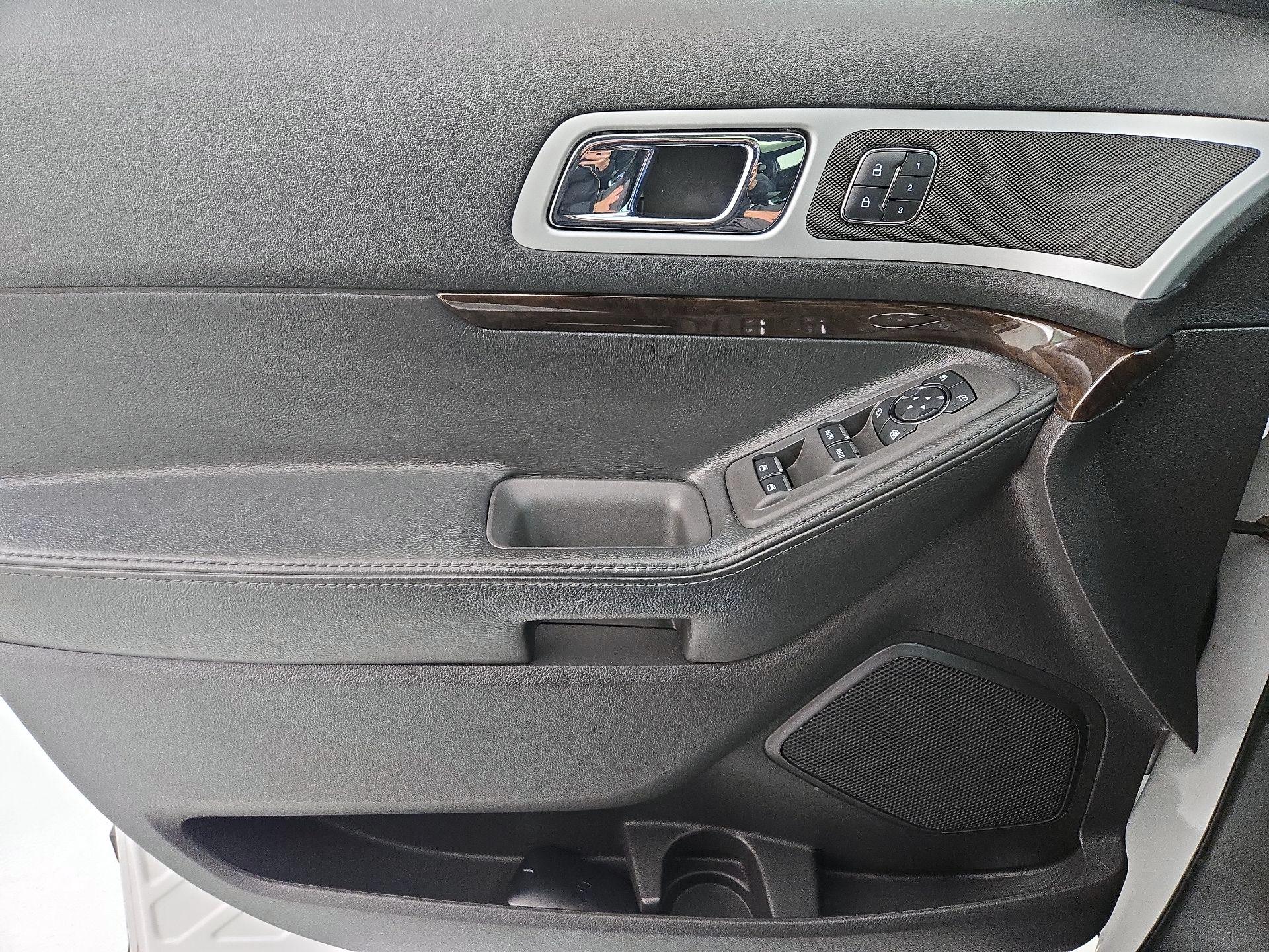 Thumbnail: 2015 Ford Explorer - 12