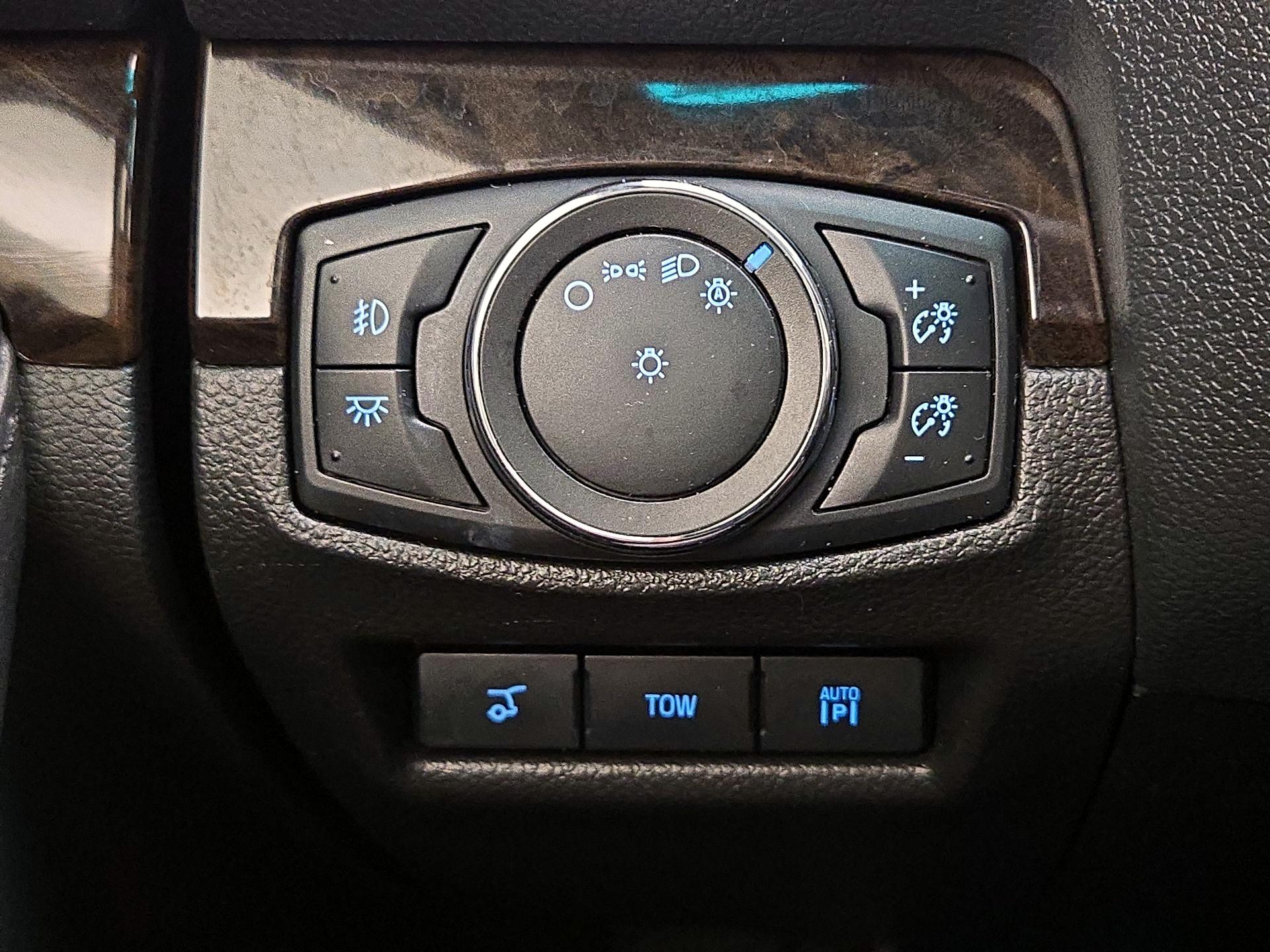 Thumbnail: 2015 Ford Explorer - 13