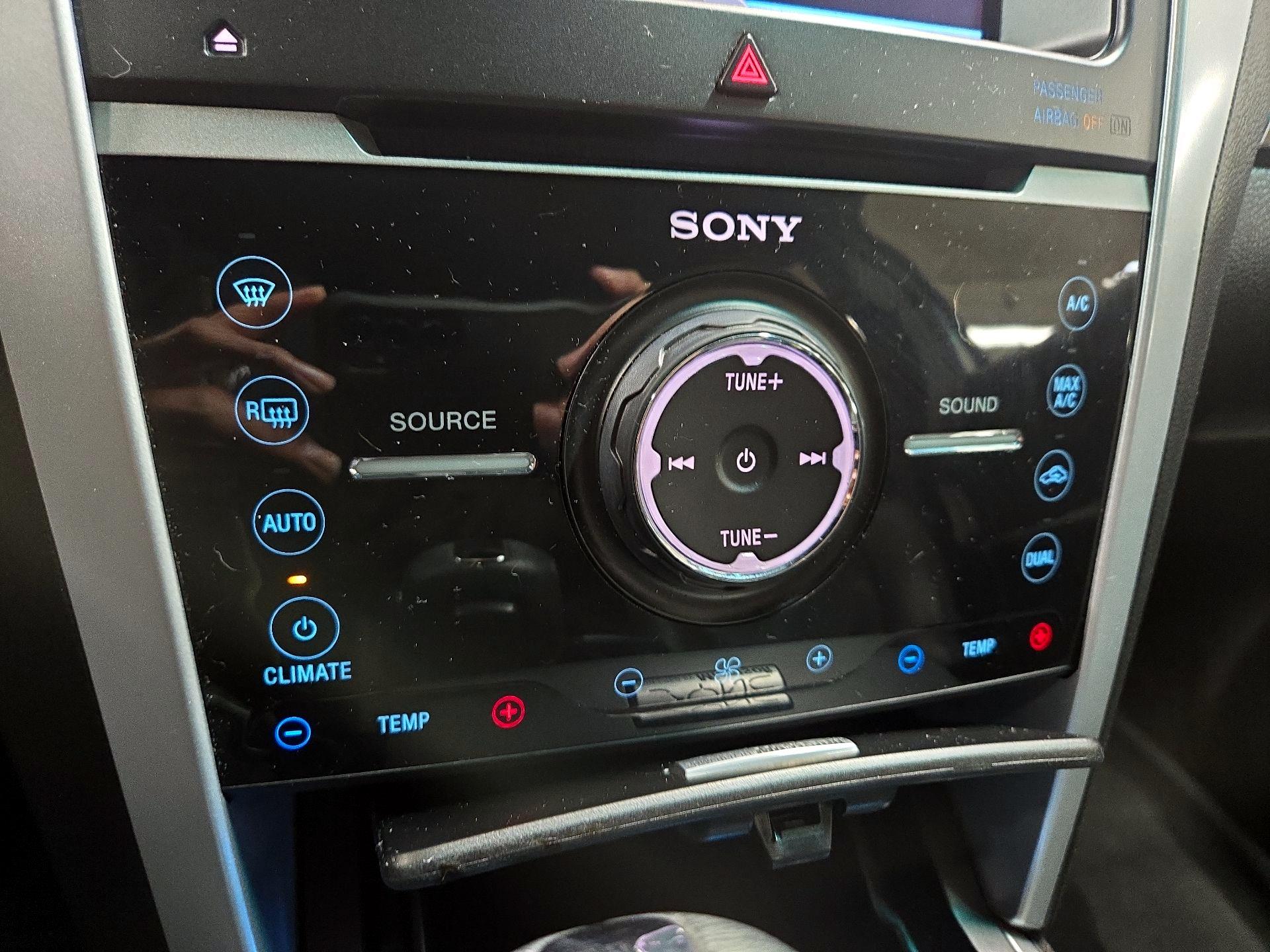 Thumbnail: 2015 Ford Explorer - 17