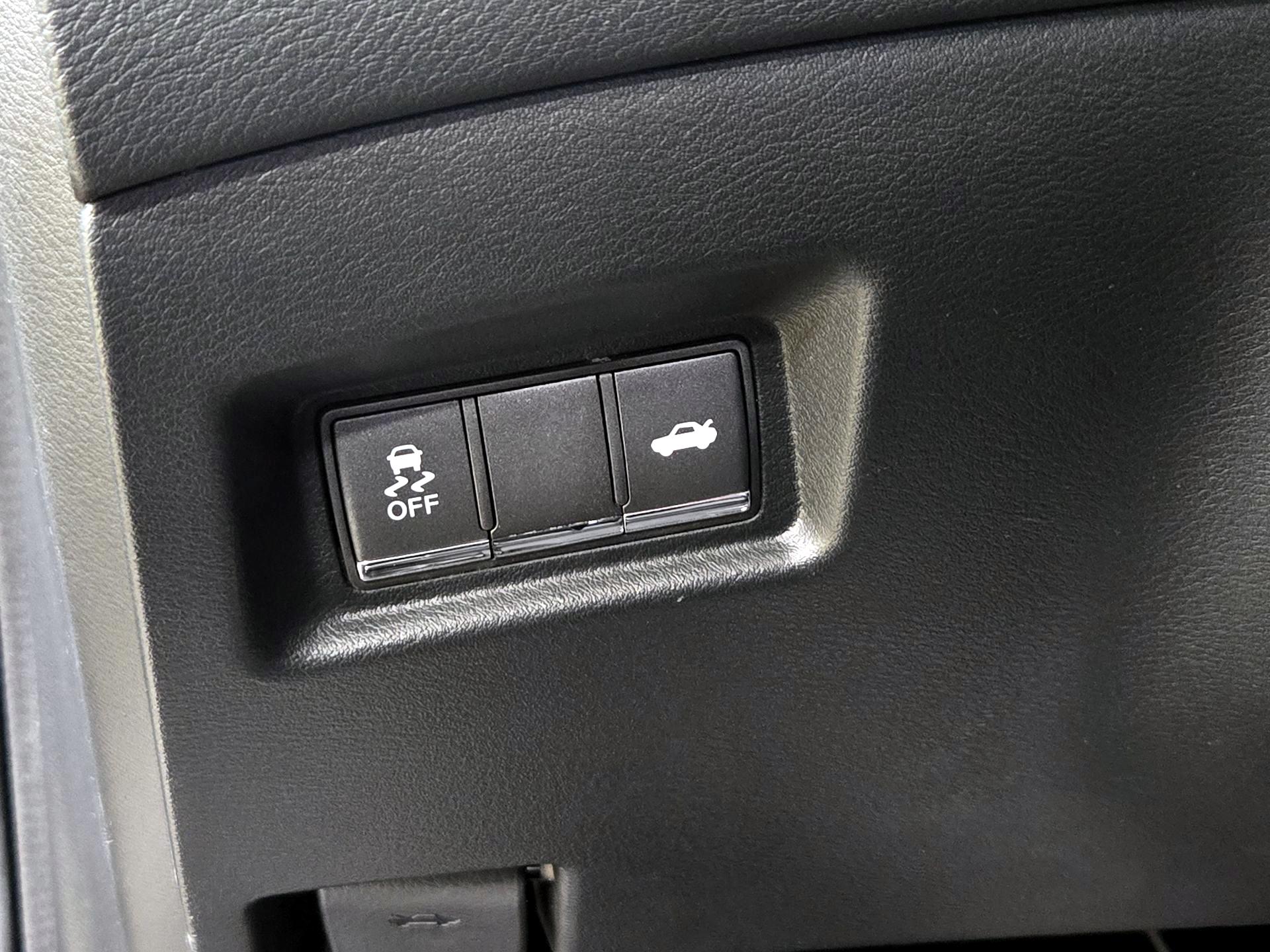 Thumbnail: 2014 INFINITI Q50 - 13