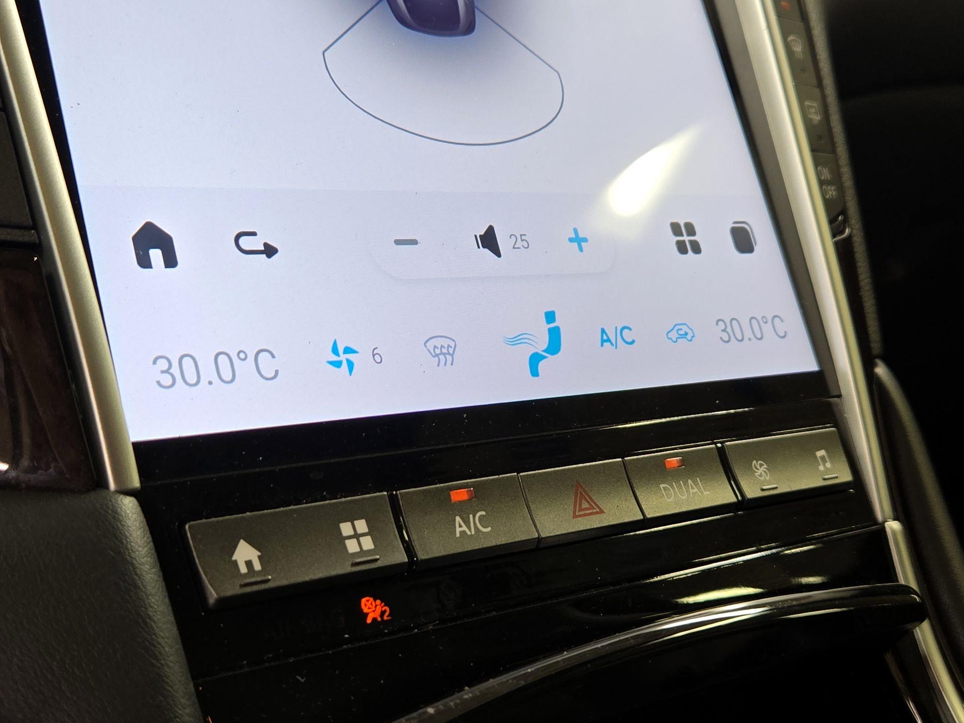 Thumbnail: 2014 INFINITI Q50 - 16