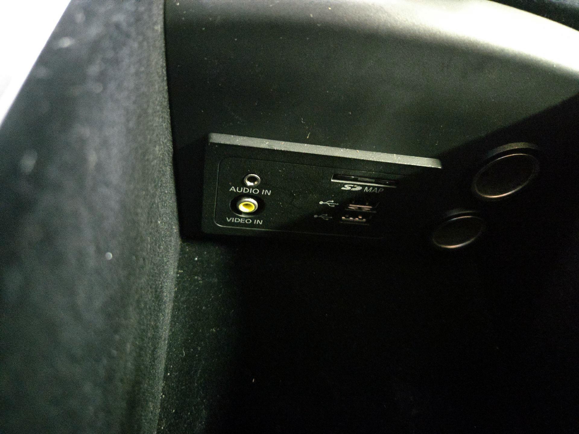 Thumbnail: 2014 INFINITI Q50 - 18