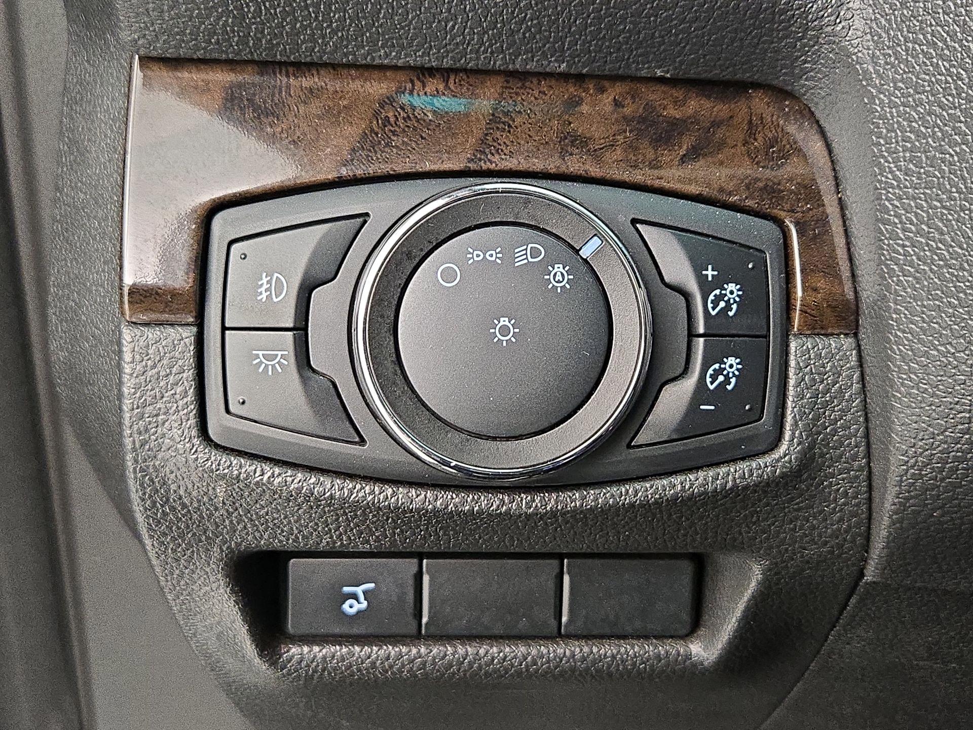 Thumbnail: 2014 Ford Explorer - 13