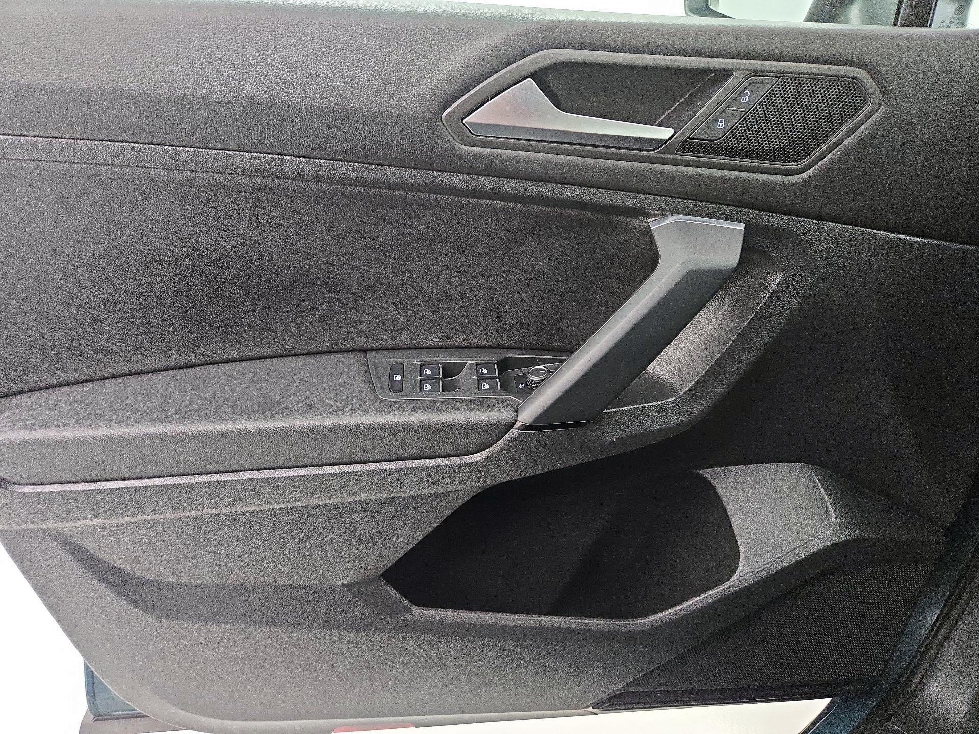 Thumbnail: 2019 Volkswagen Tiguan - 12