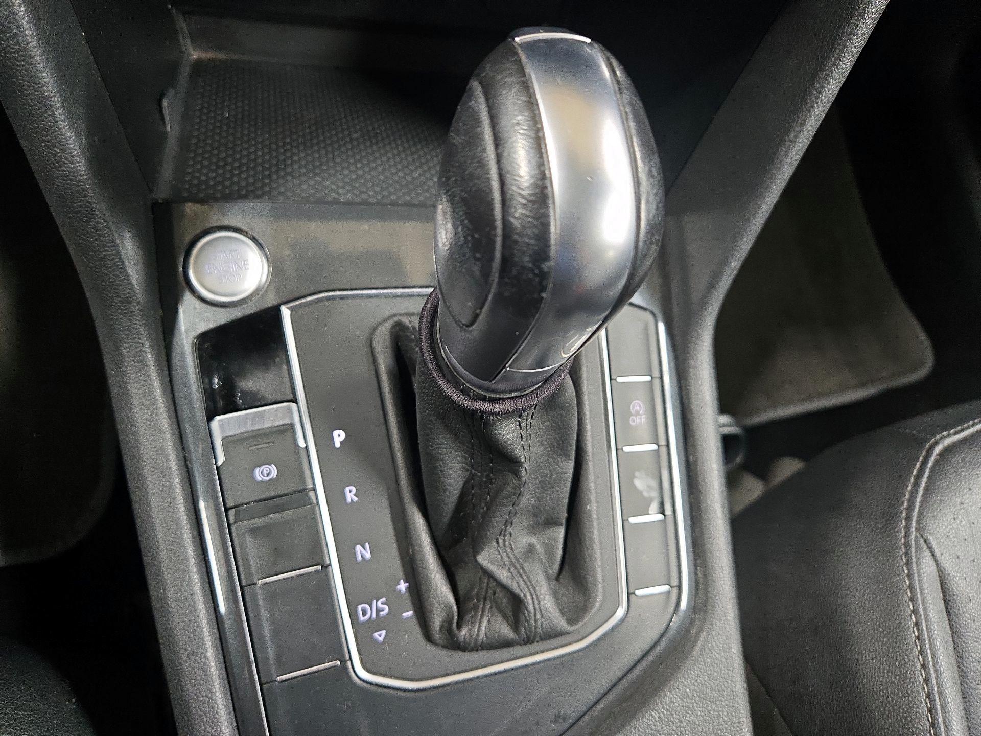 Thumbnail: 2019 Volkswagen Tiguan - 17