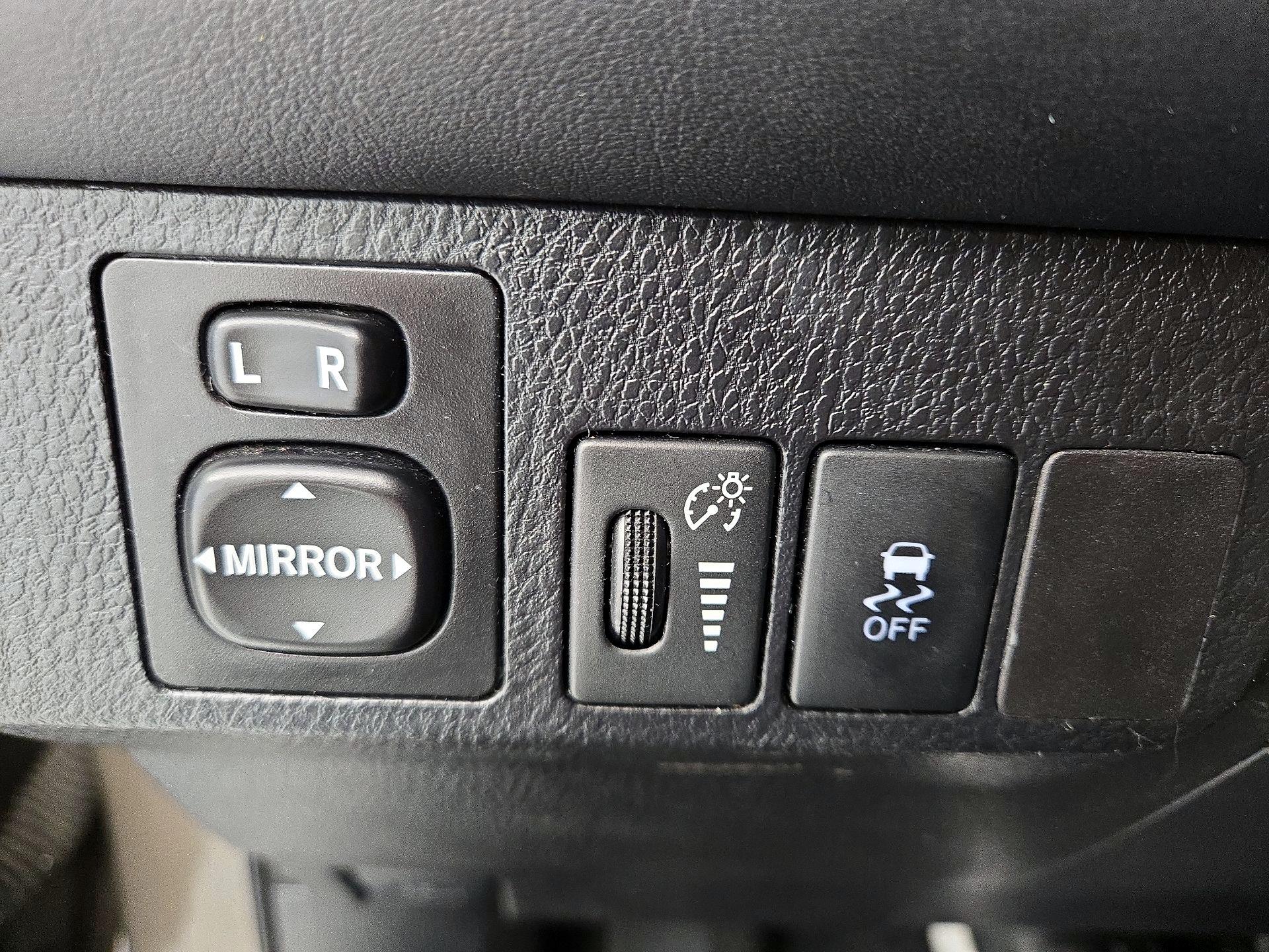 Thumbnail: 2014 Toyota RAV4 - 13