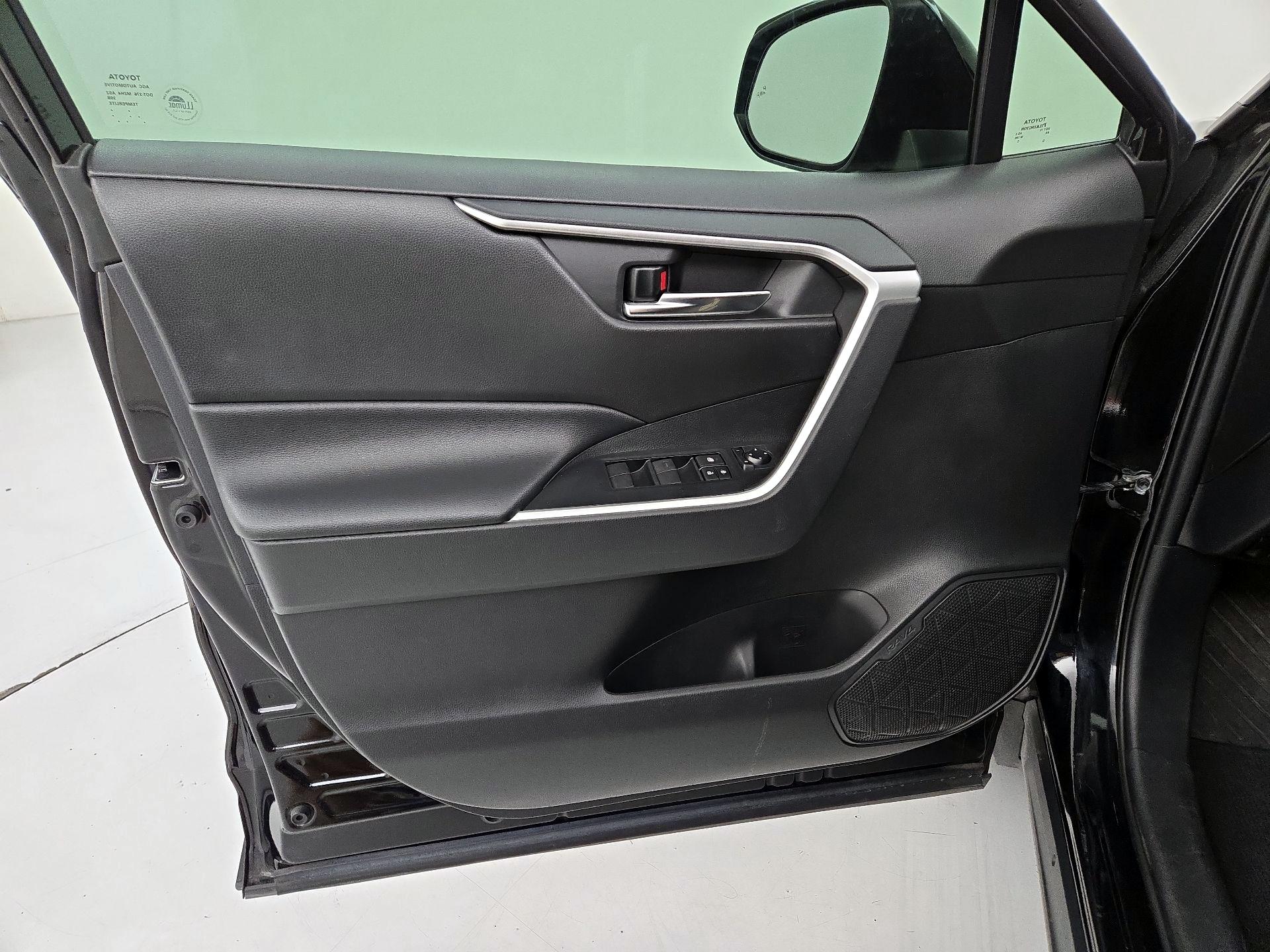 Thumbnail: 2021 Toyota RAV4 - 12