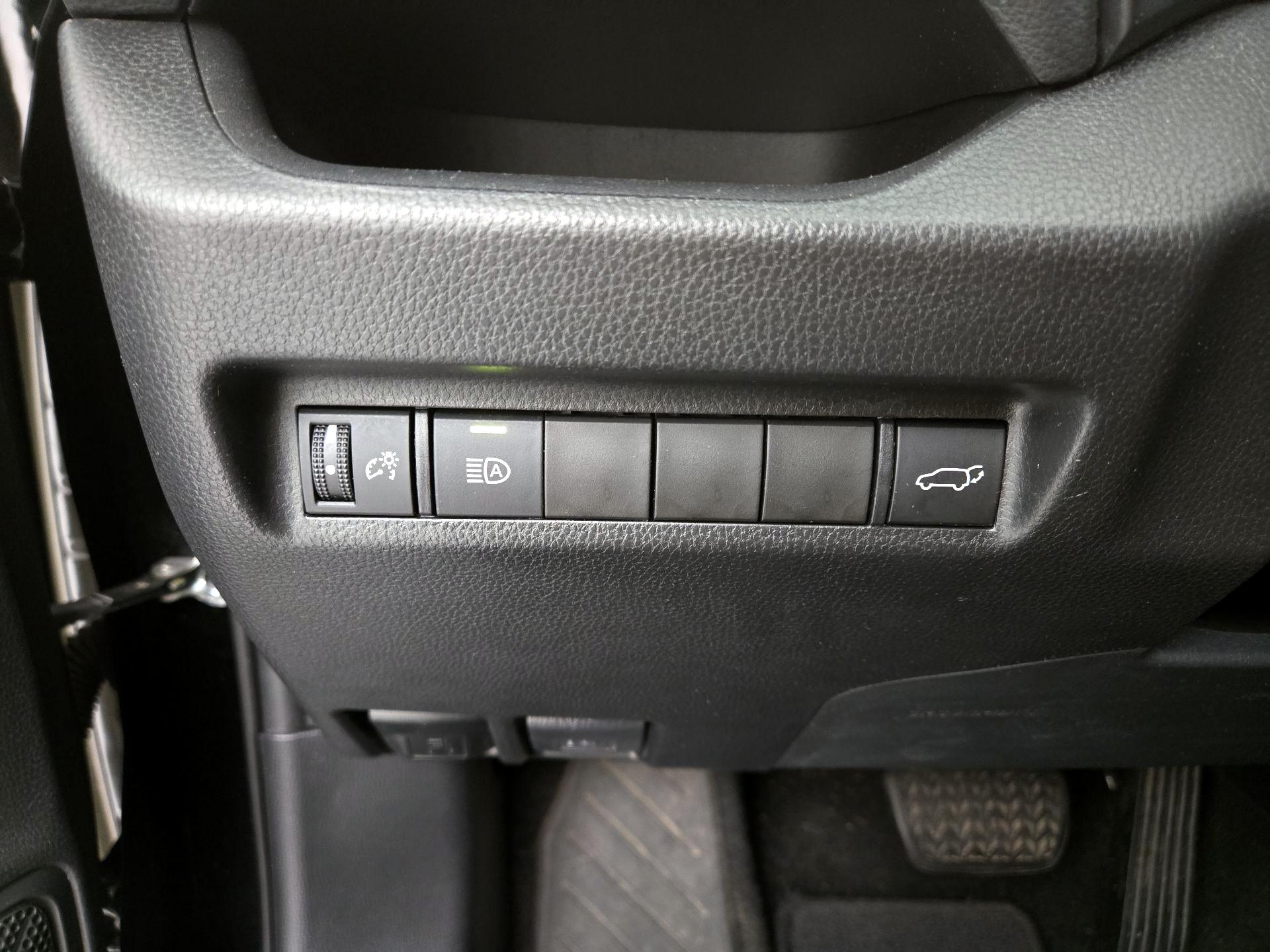 Thumbnail: 2021 Toyota RAV4 - 13