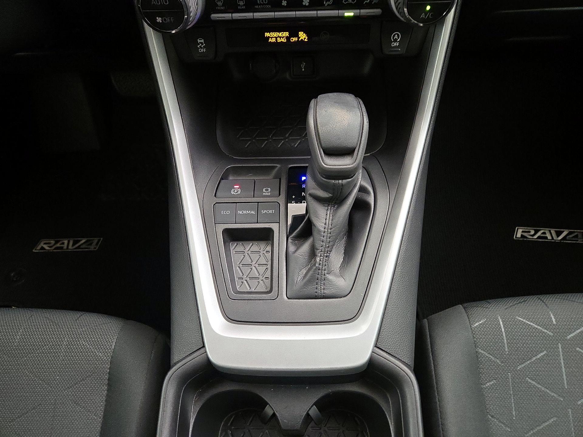 Thumbnail: 2021 Toyota RAV4 - 17