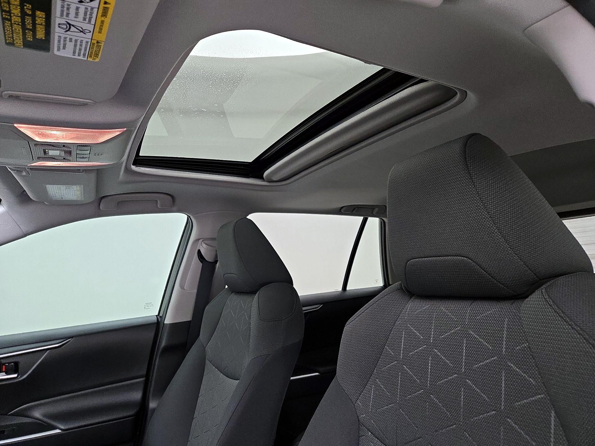 Thumbnail: 2021 Toyota RAV4 - 19