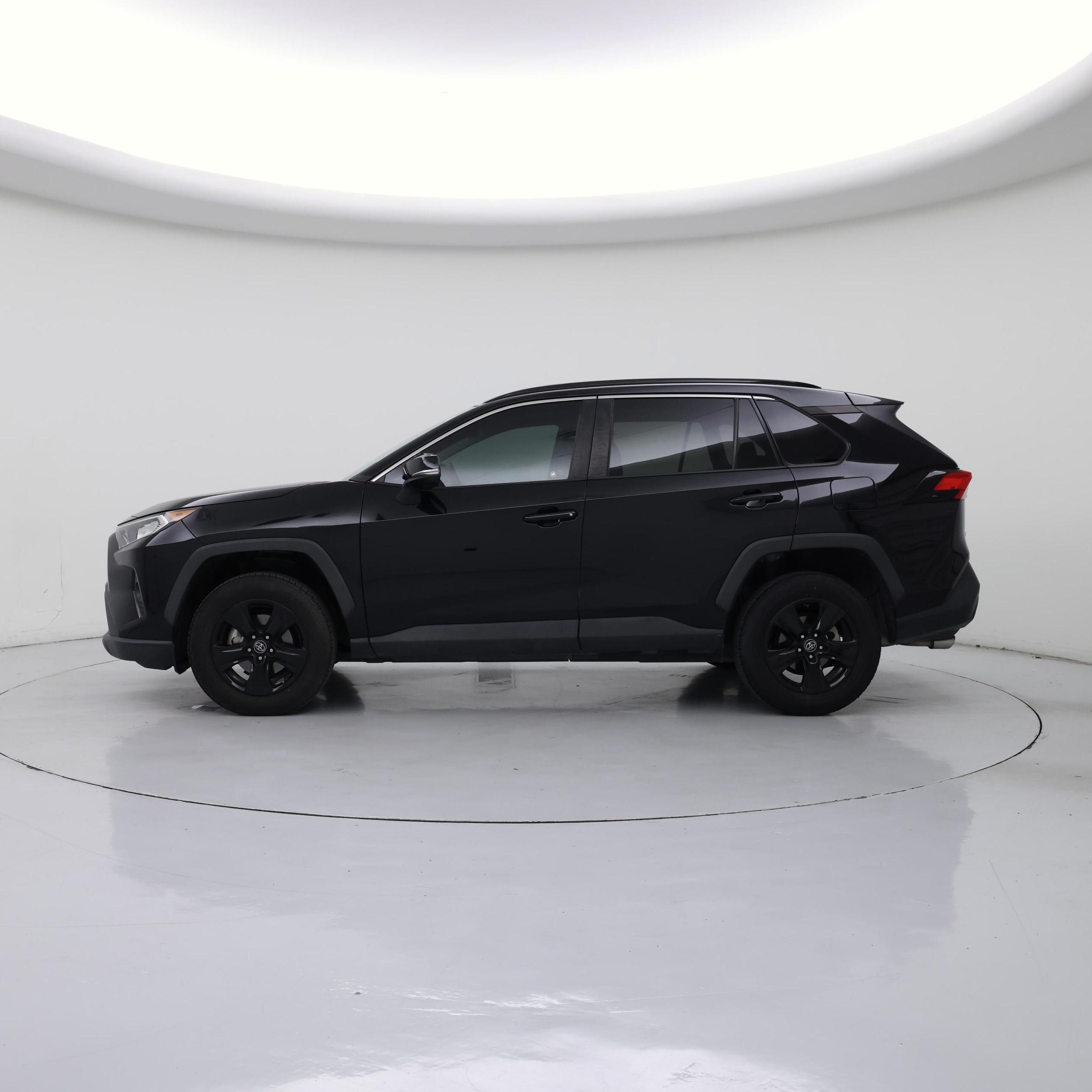 Thumbnail: 2021 Toyota RAV4 - 3