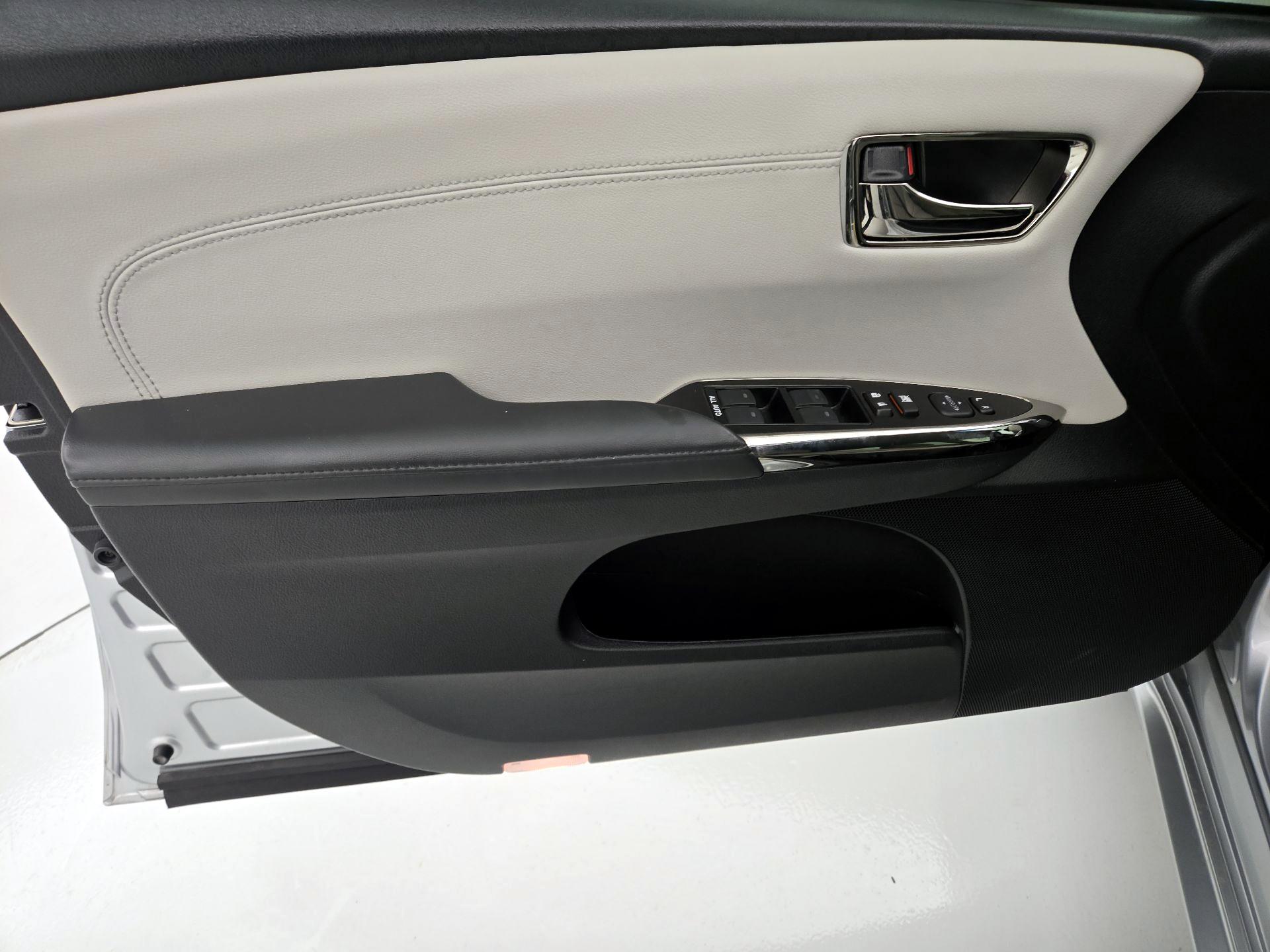 Thumbnail: 2017 Toyota Avalon - 12