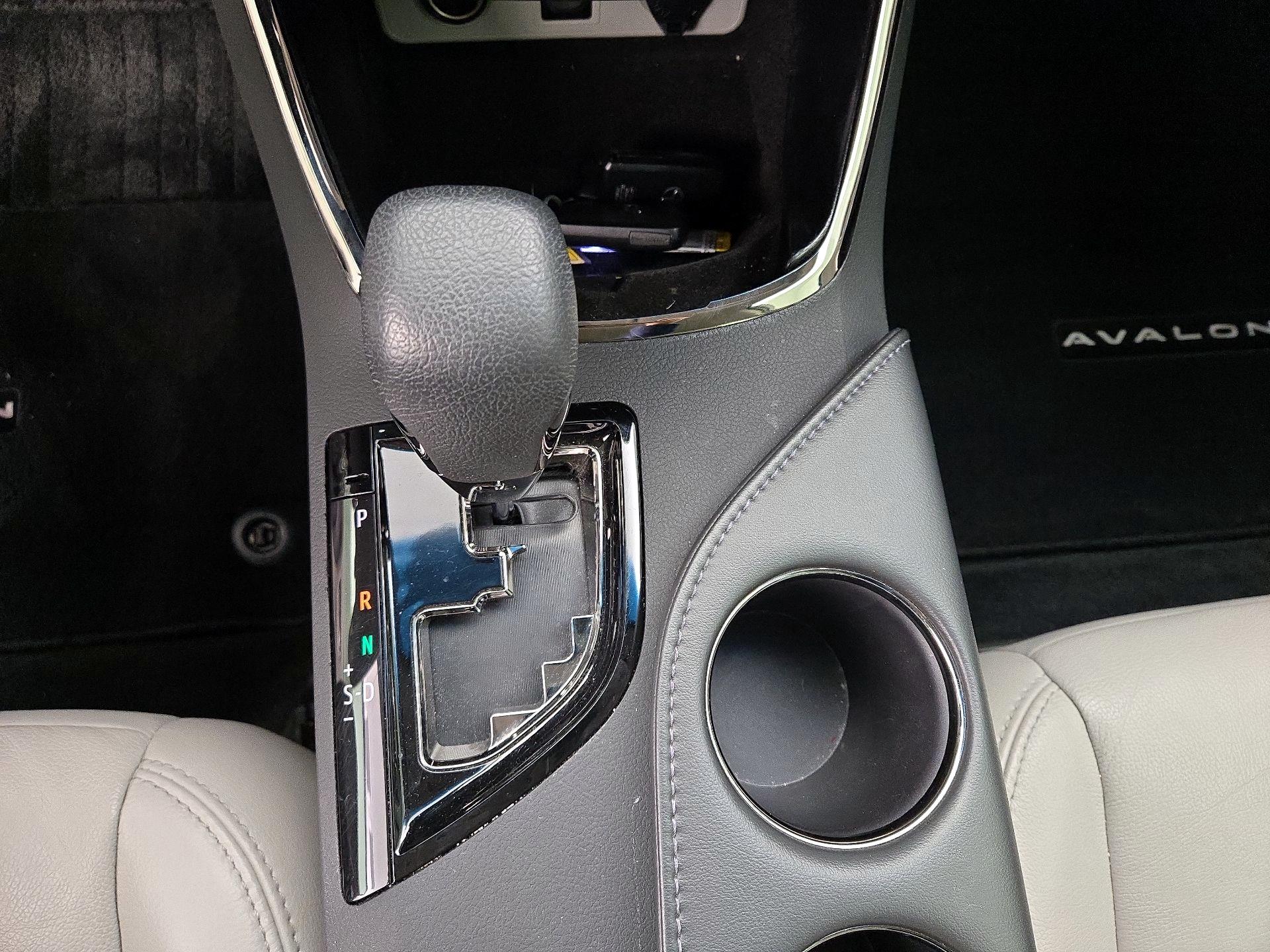 Thumbnail: 2017 Toyota Avalon - 17