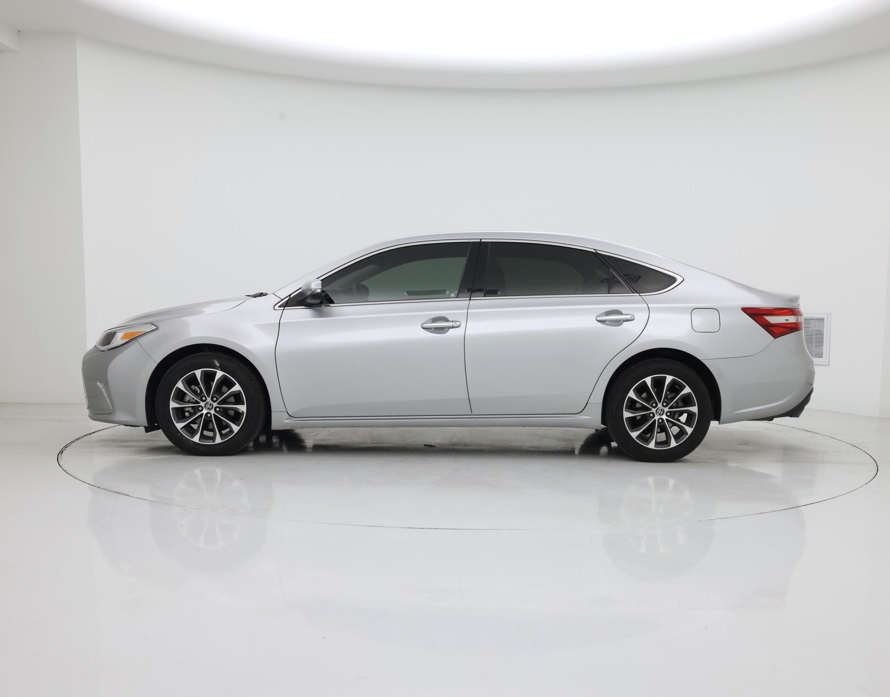 Thumbnail: 2017 Toyota Avalon - 3