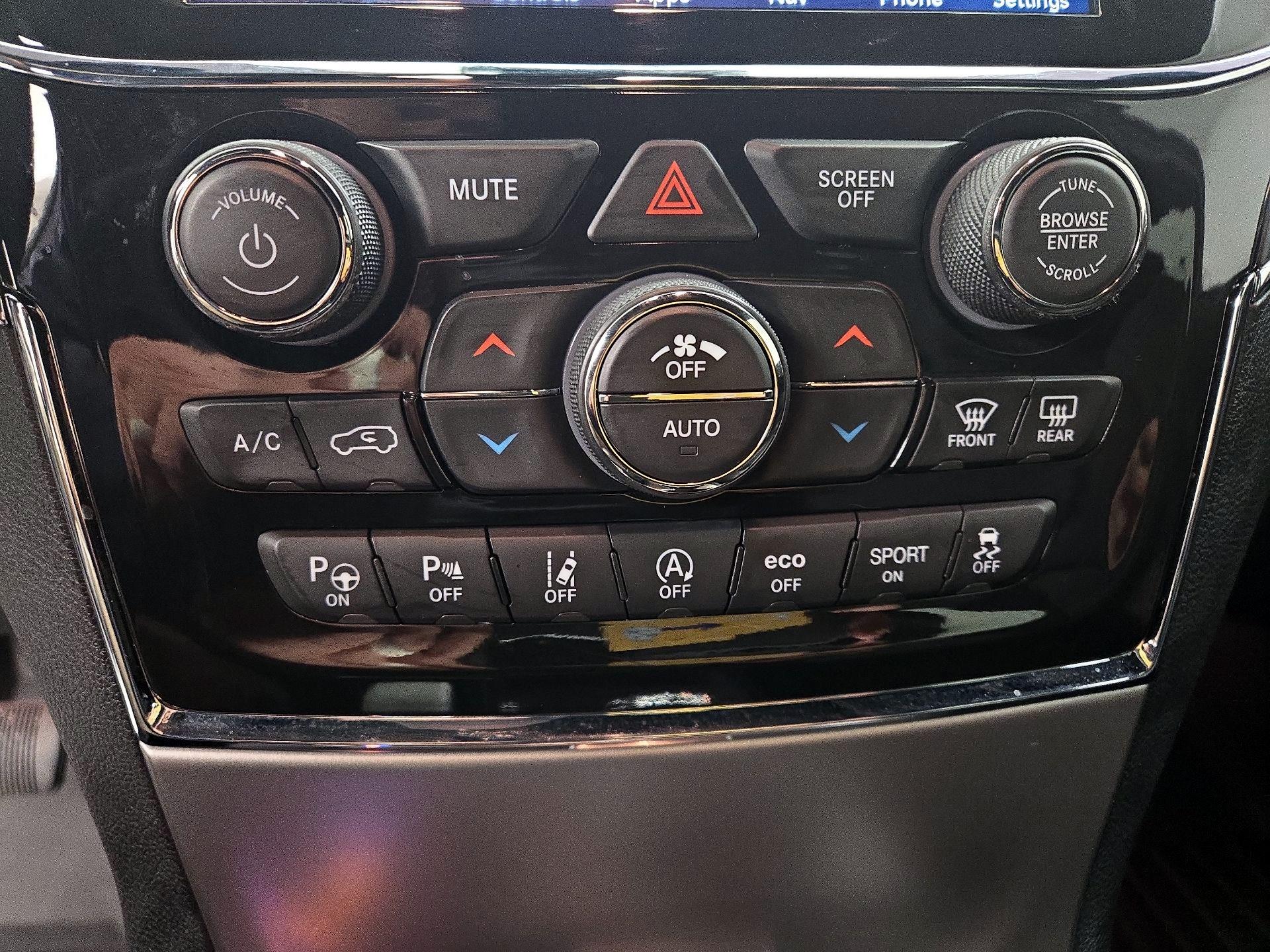 Thumbnail: 2022 Jeep Grand Cherokee - 17