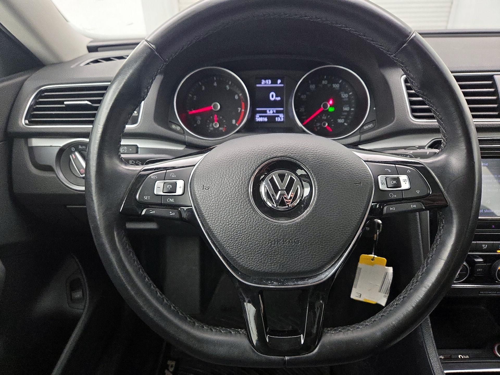 Thumbnail: 2018 Volkswagen Passat - 10