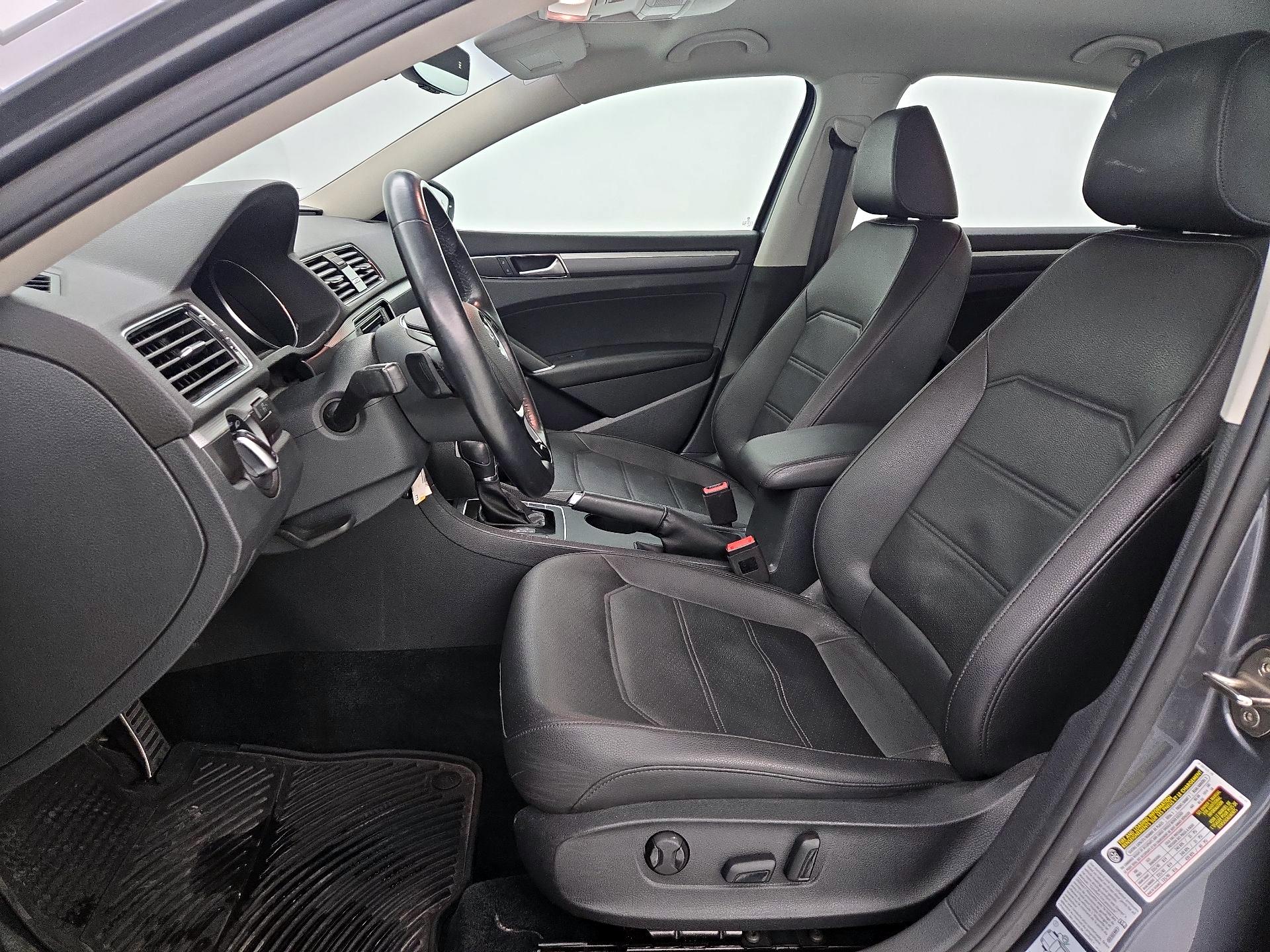 Thumbnail: 2018 Volkswagen Passat - 11