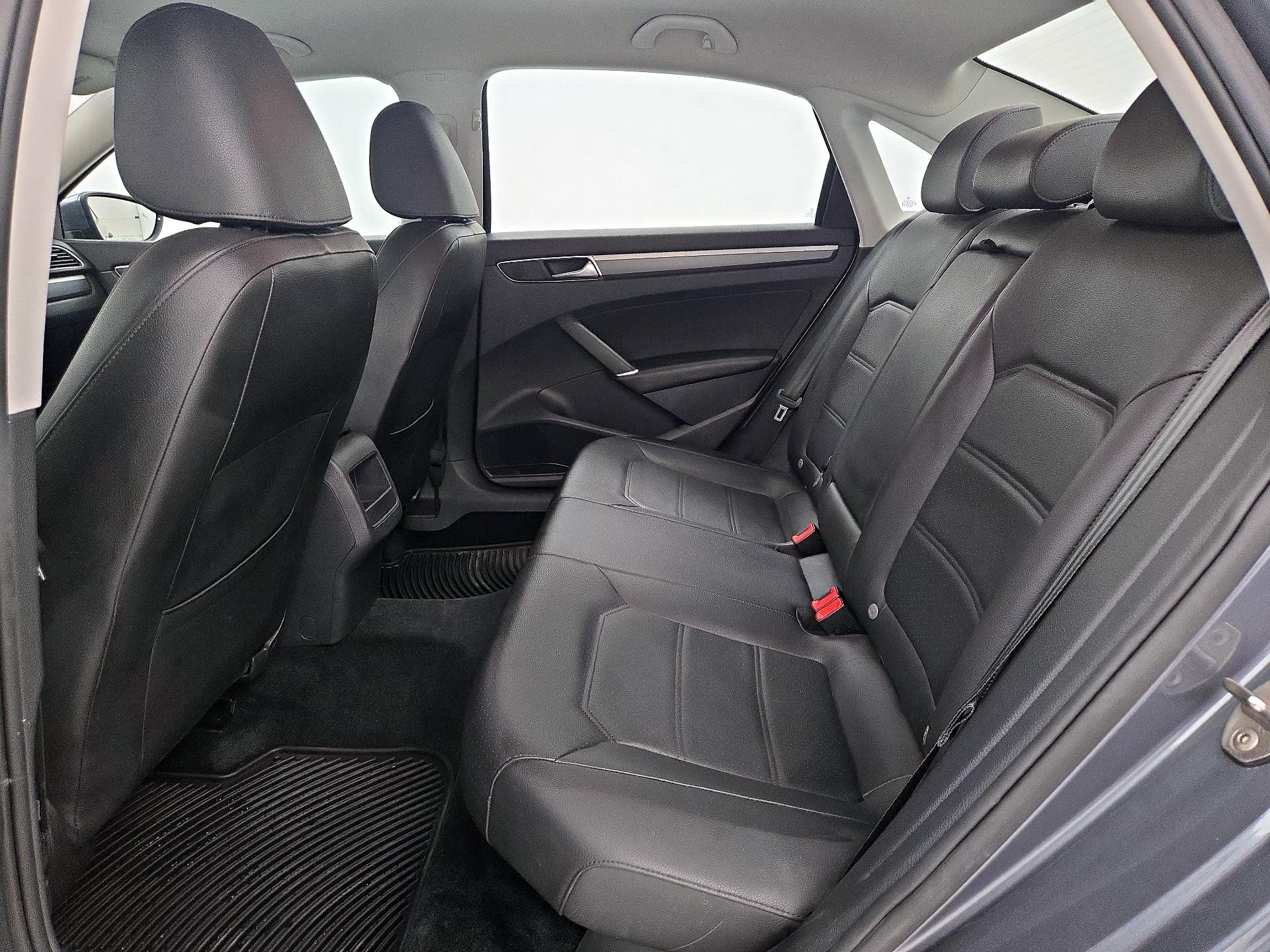 Thumbnail: 2018 Volkswagen Passat - 18