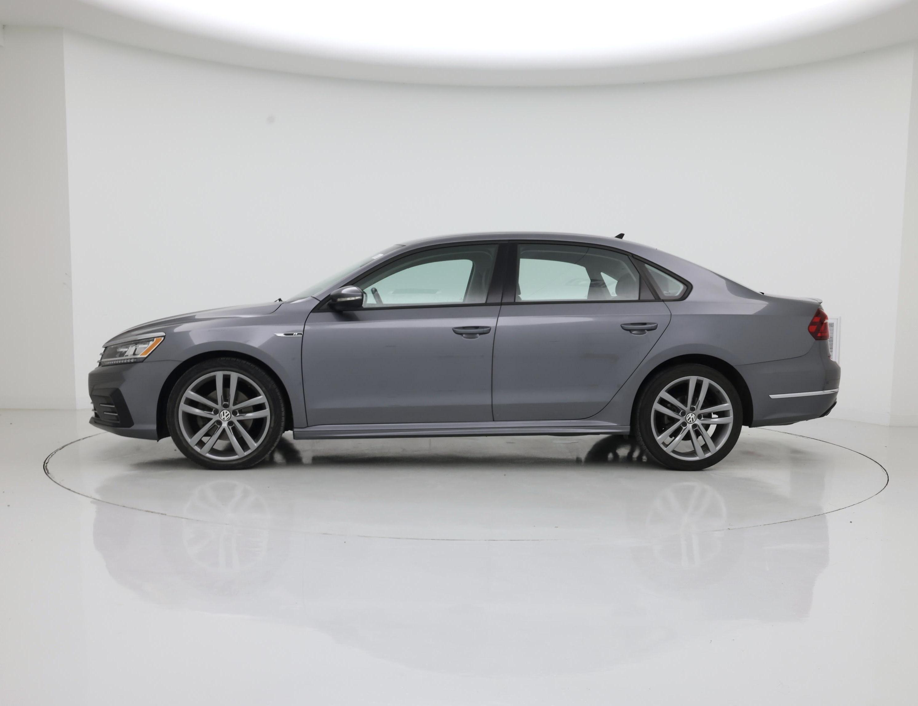 Thumbnail: 2018 Volkswagen Passat - 3