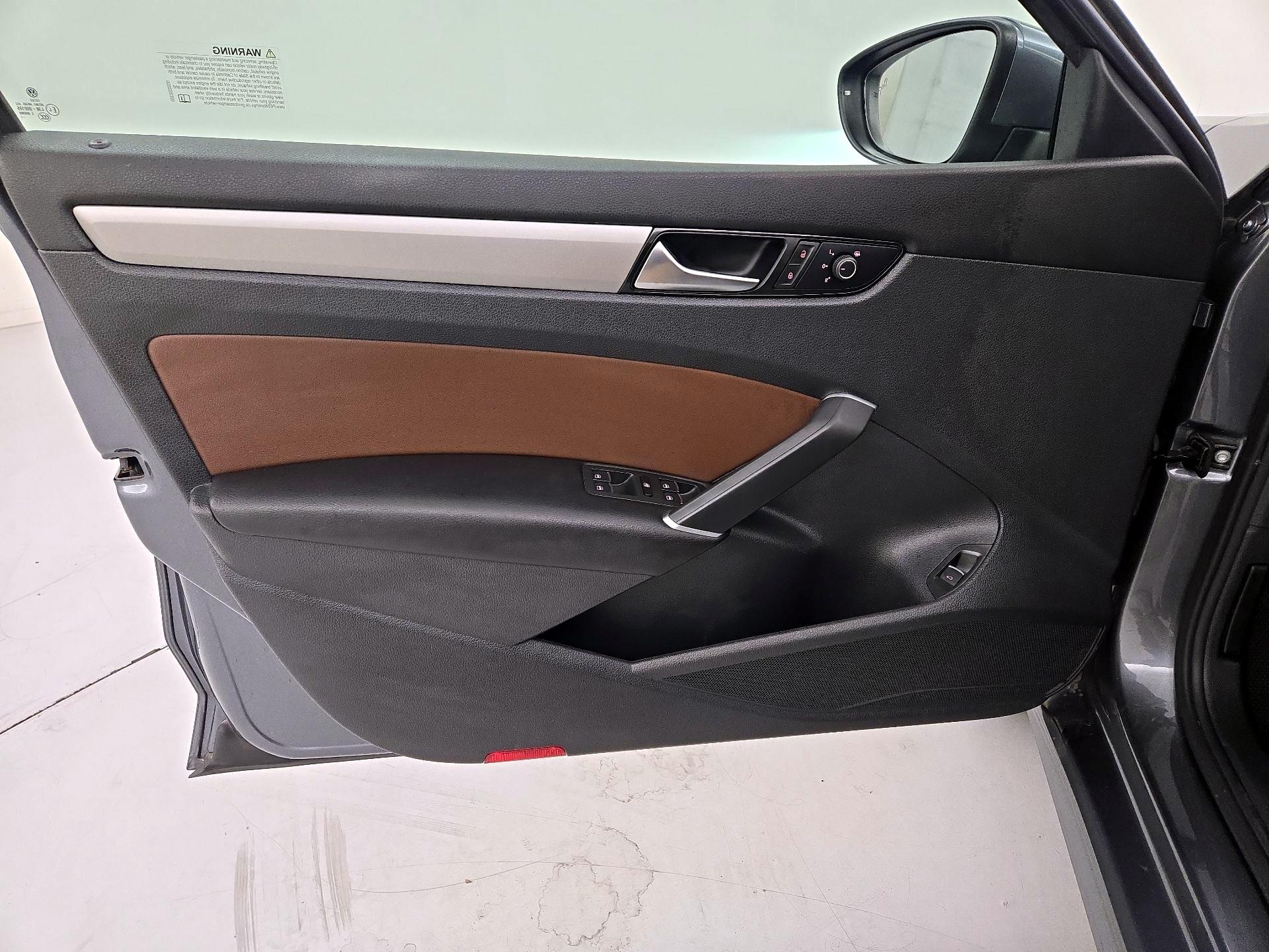 Thumbnail: 2022 Volkswagen Passat - 12