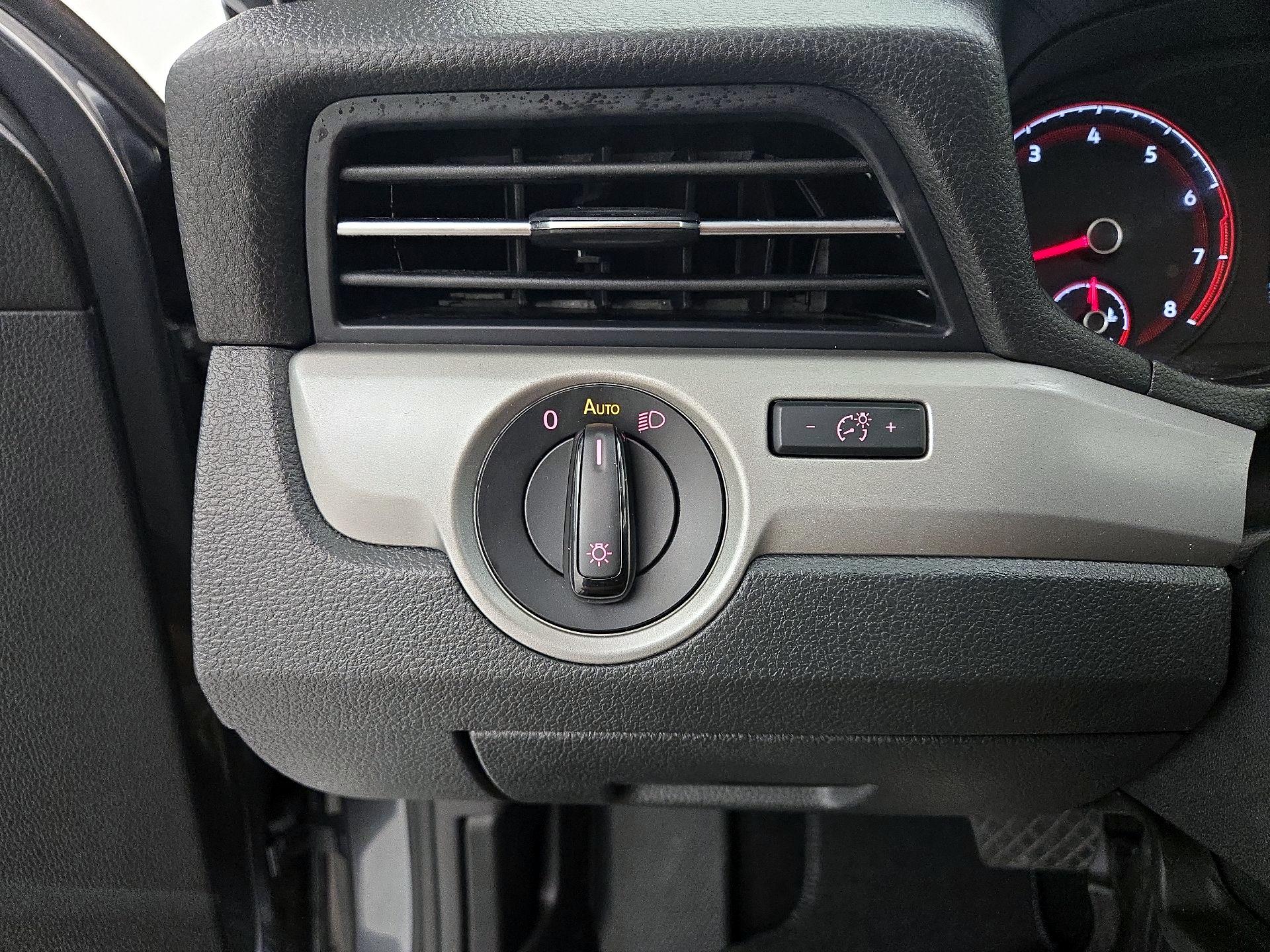 Thumbnail: 2022 Volkswagen Passat - 13