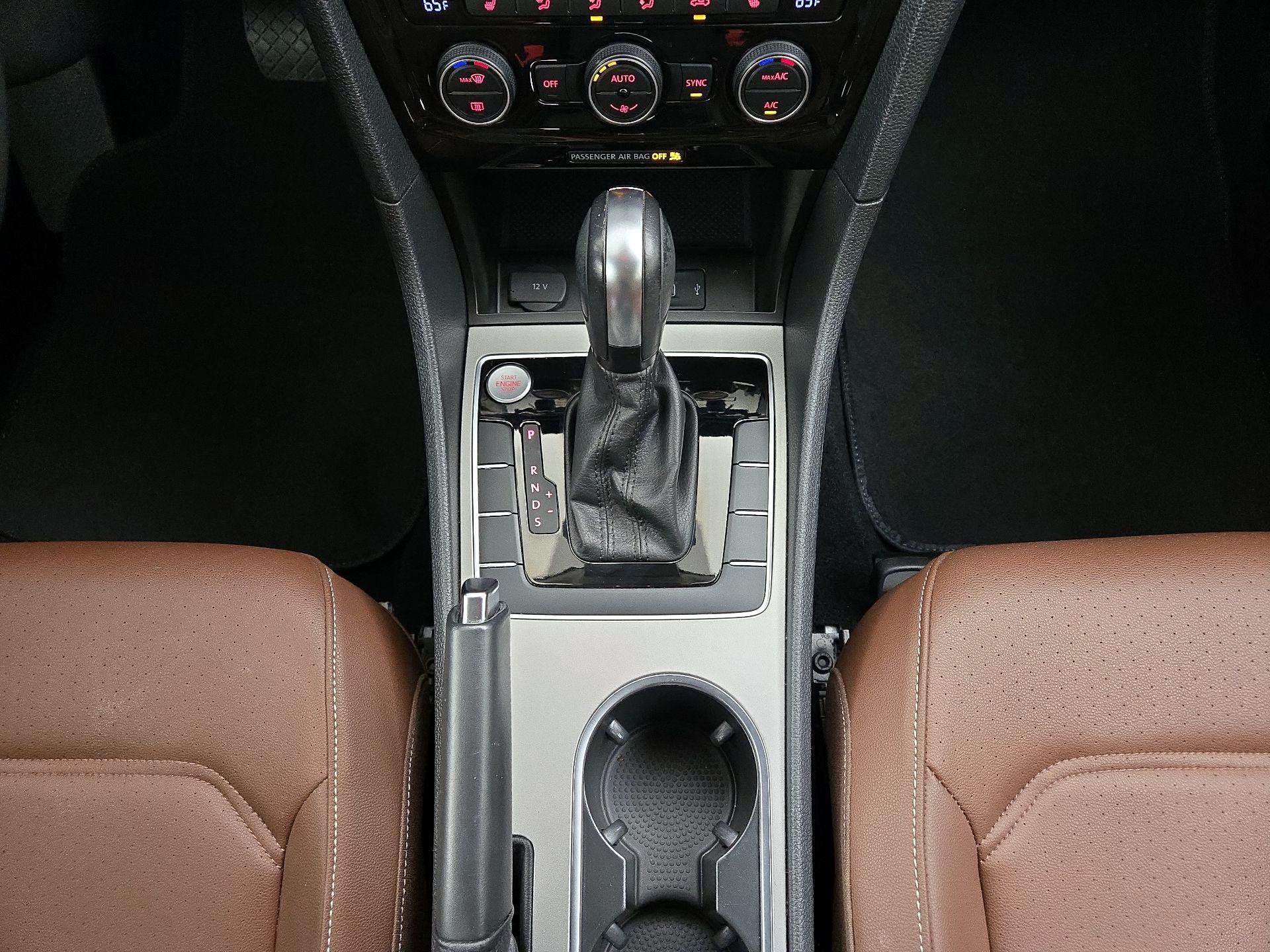 Thumbnail: 2022 Volkswagen Passat - 17