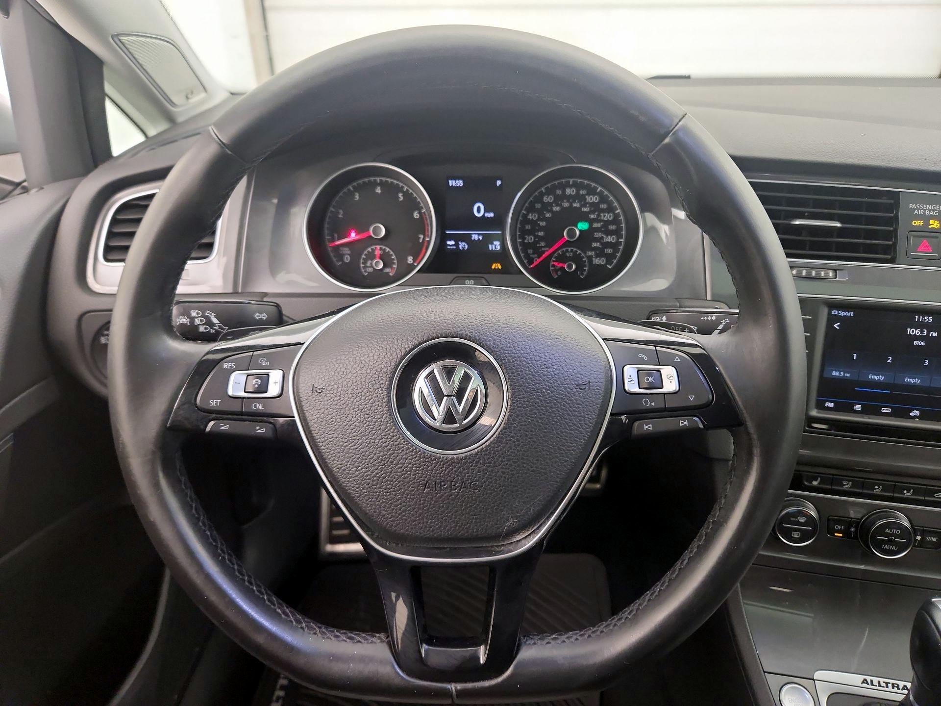 Thumbnail: 2017 Volkswagen Golf - 10